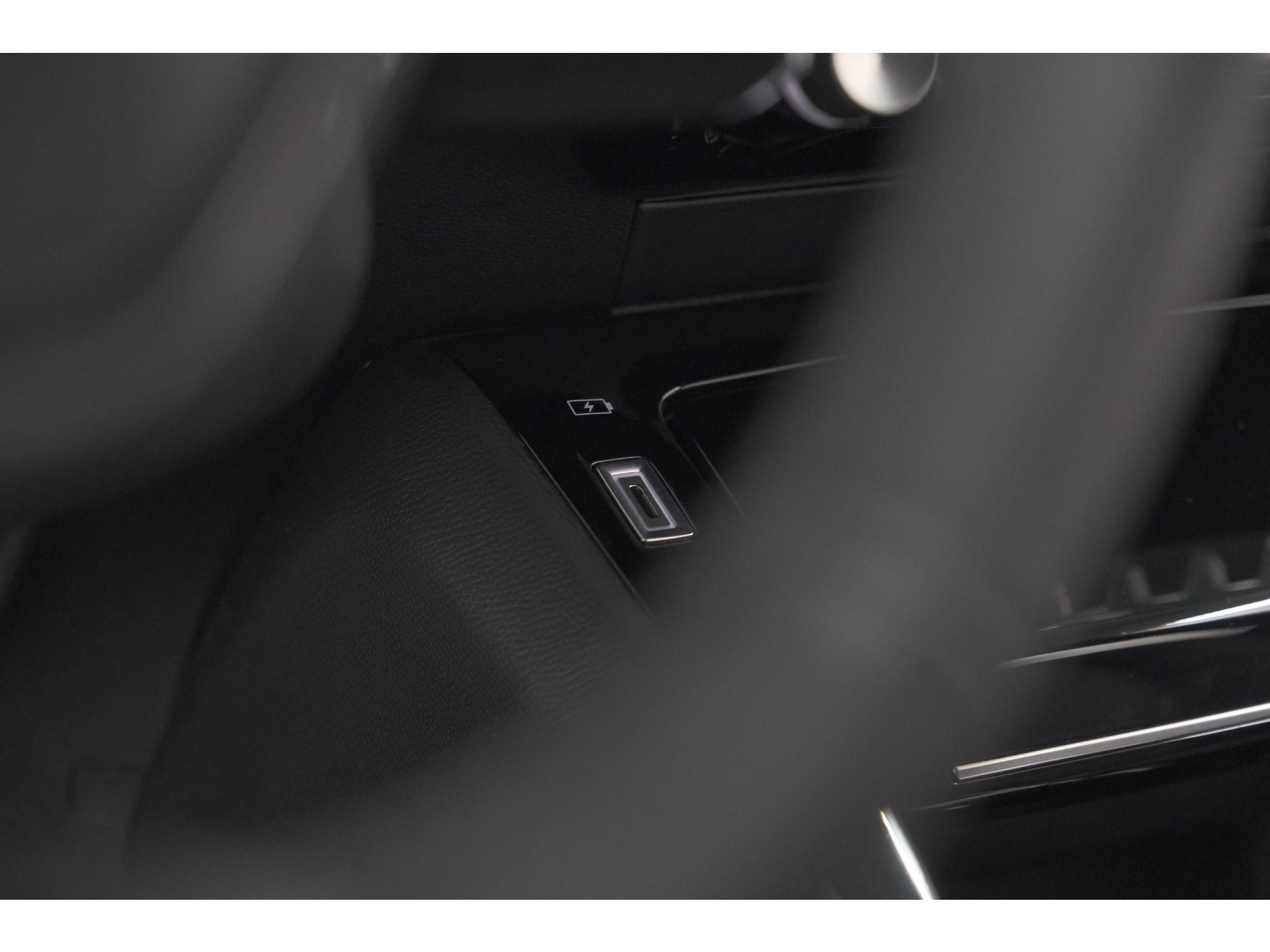 Peugeot 208 Hybrid 110 e-DCS6 Allure | Stoelverwarming | Apple Carplay | Parkeersensoren