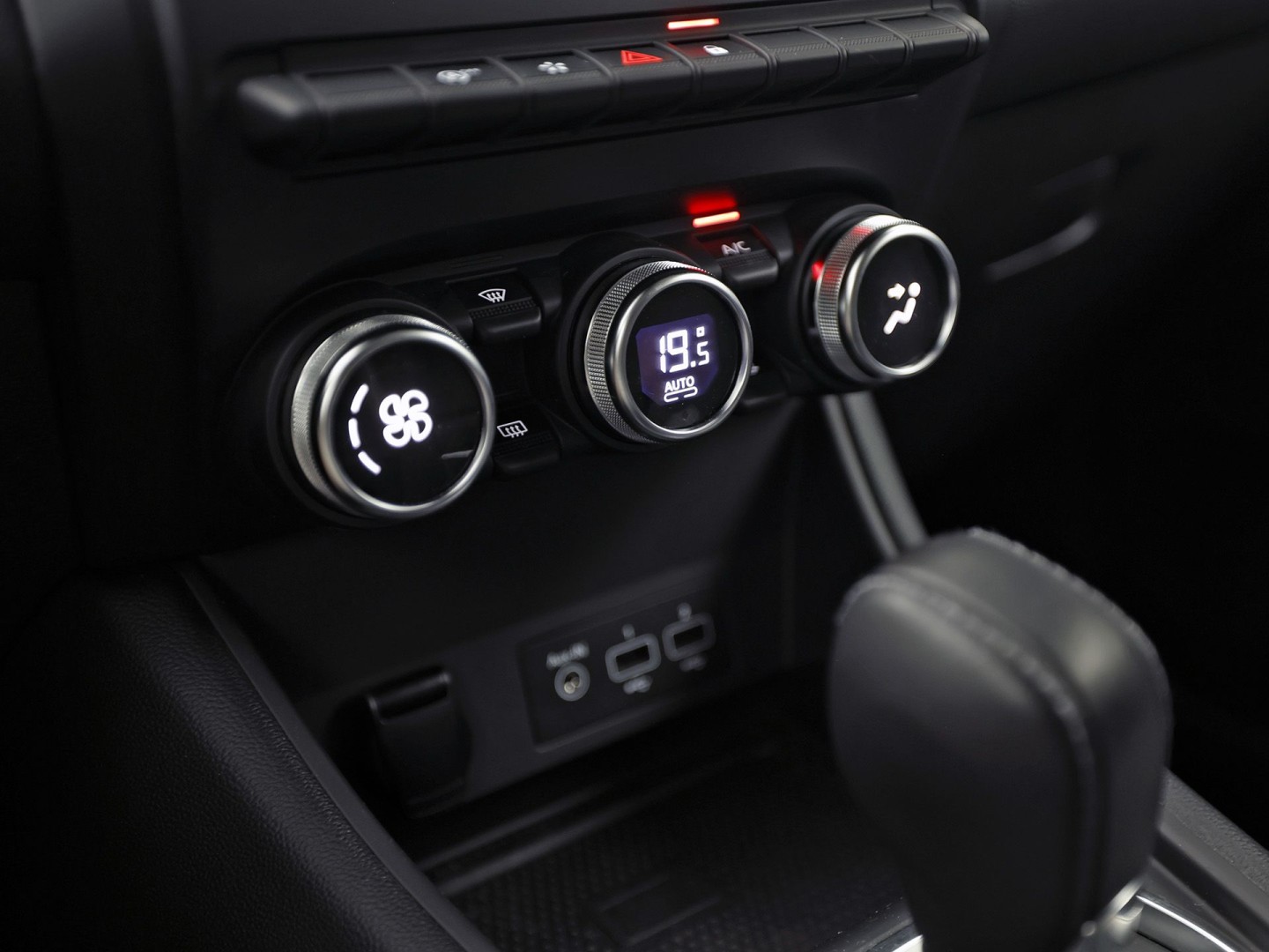 Renault Captur 1.3 TCe 140 Intens Sport 140Pk Automaat (VIRTUAL COCKPIT, APPLE CARPLAY, GROOT NAVI, CAMERA, CLIMATE, SPORTSTOELEN, LEDER, GETINT GLAS, CRUISE, NIEUWSTAAT)