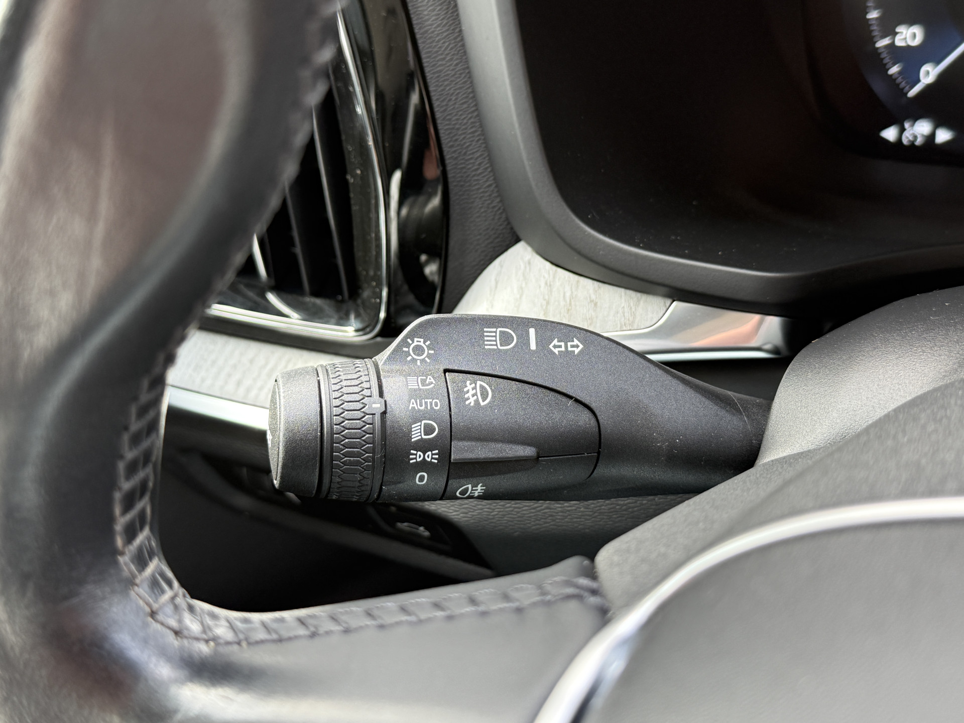 Volvo V60 2.0 B3 R-Design | Trekhaak | Panoramadak | Apple Carplay | Leder
