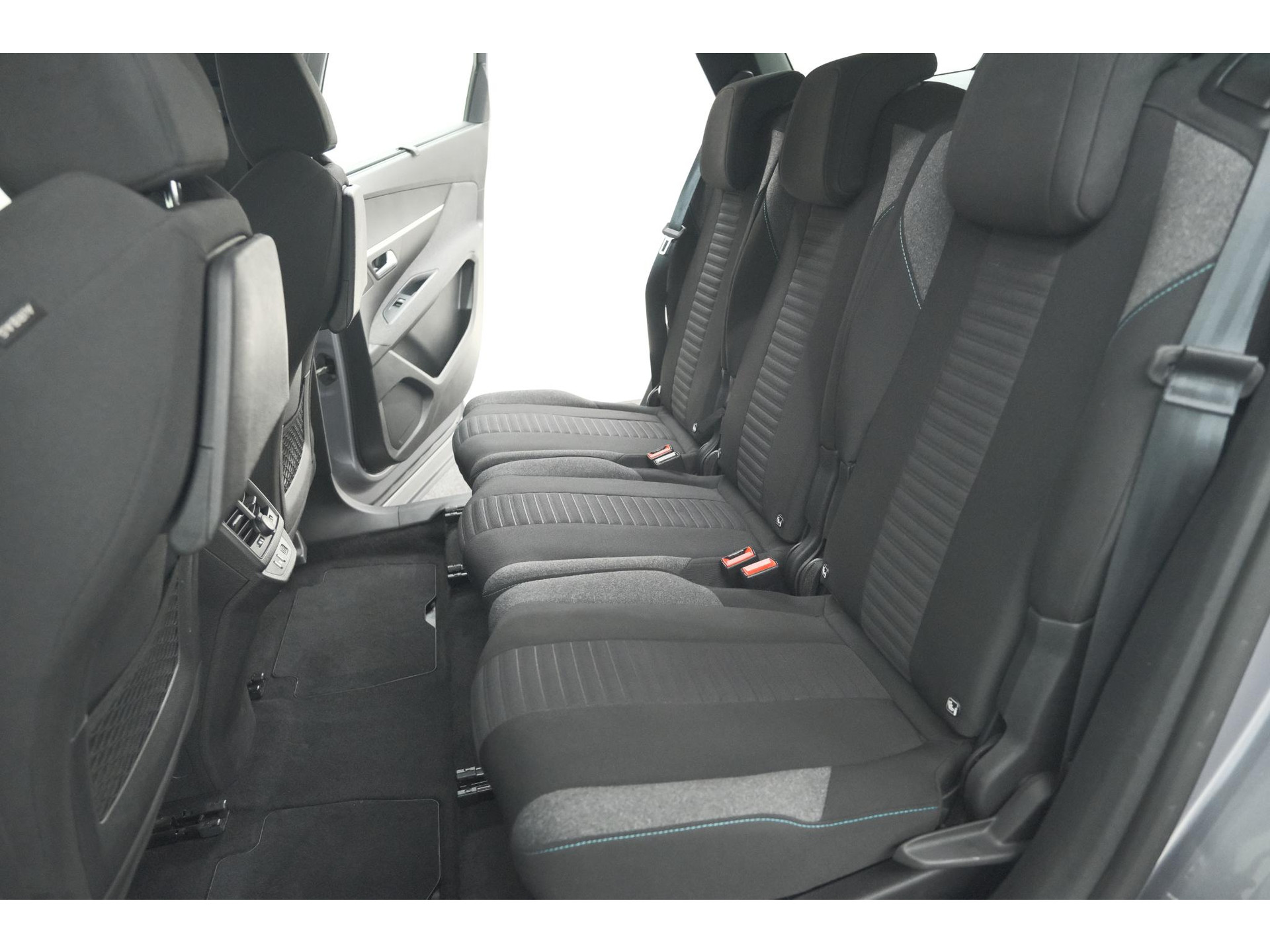 Peugeot 5008 PureTech 130 EAT8 Active Pack | 7 Zitplaatsen | Camera | Apple Carplay | Parkeersensoren