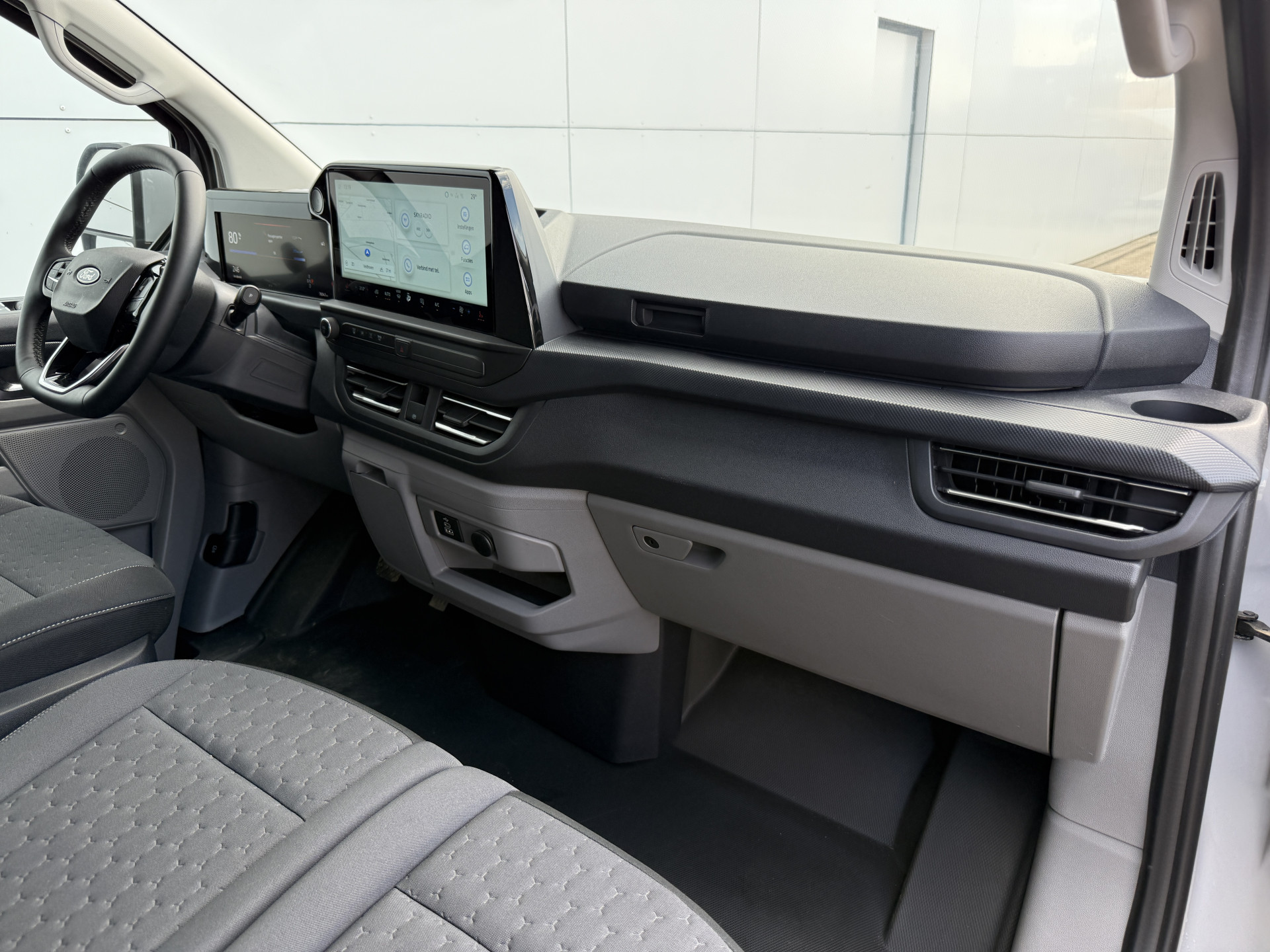 Ford e-Transit Custom 65 kWh 218PK Elektrisch 344km WLTP 2300kg Trekvermogen BEV Snelladen Stoelverwarming LED Cruise Control Camera Carplay Parkeersensoren v+a