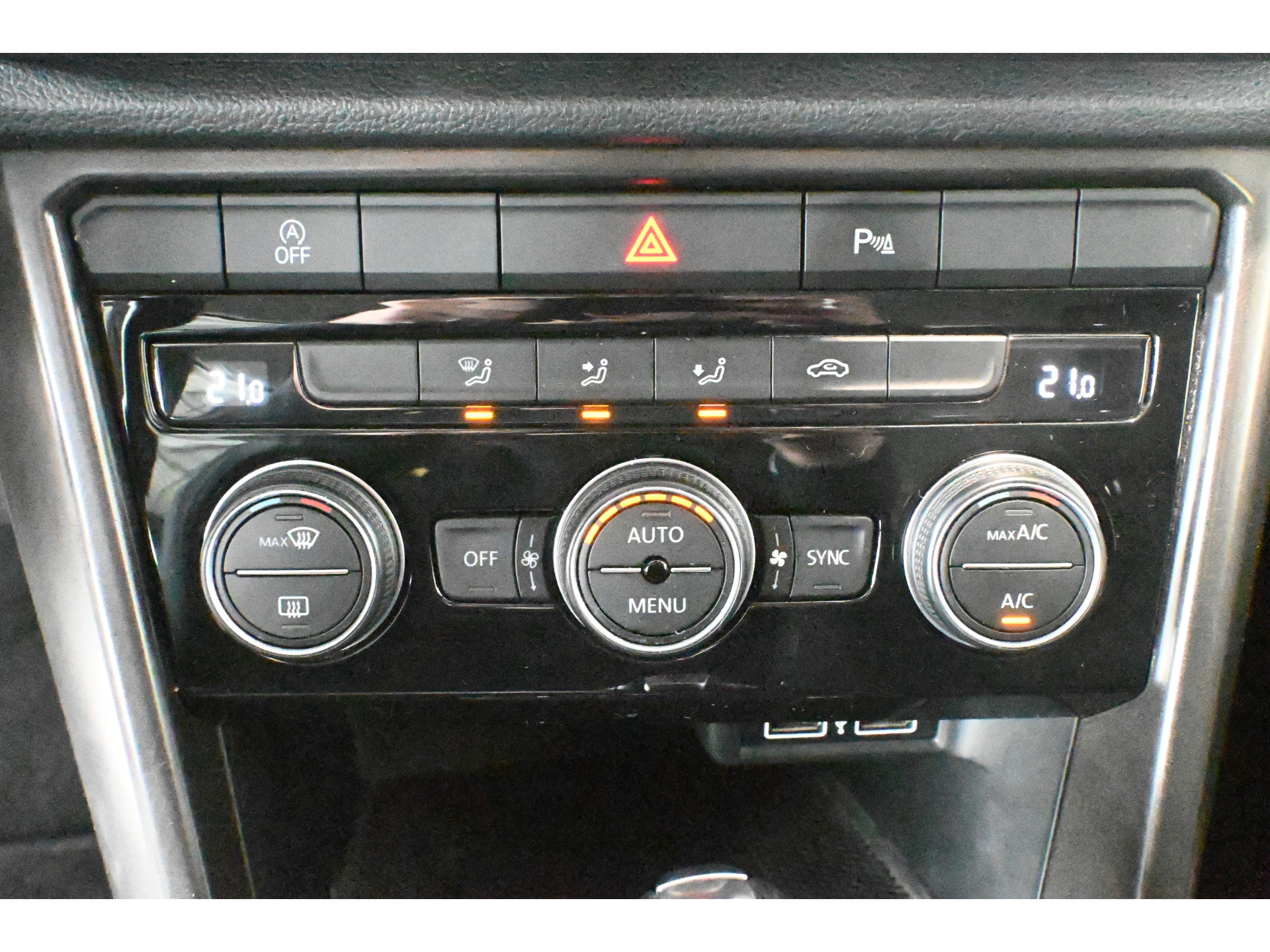 Volkswagen T-Roc 1.5 TSI Style Automaat Clima Carplay Cruise Control Trekhaak Rijklaarprijs! Inruil Mogelijk!