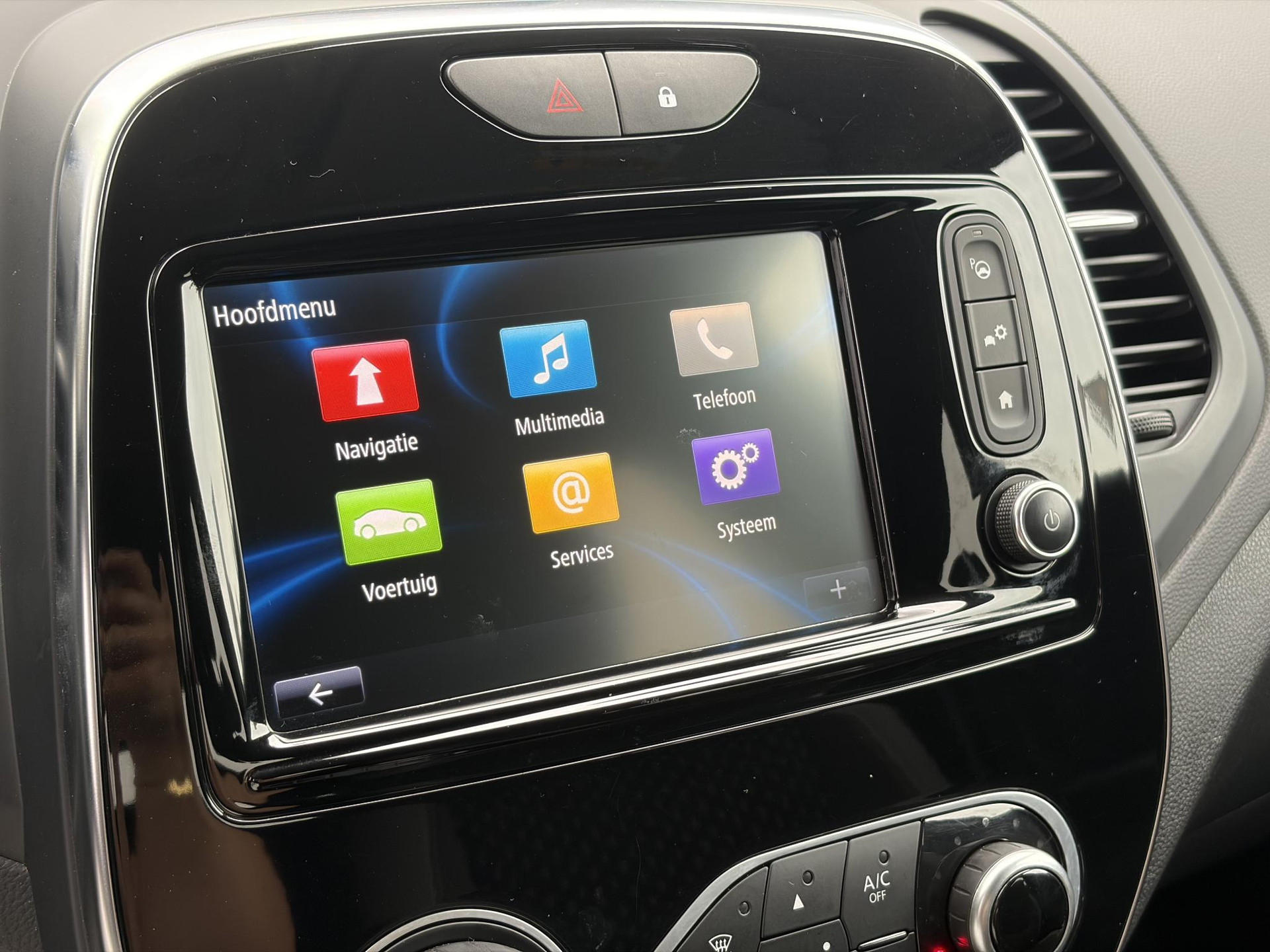 Renault Captur 1.2 TCe Intens 120pk,1e Eigenaar,Camera,Trekhaak,Carplay,Pdc,Clima,Cruise,Dealer Onderhouden,6 Bak,Lm velgen,Dodehoek,N.A.P,Apk tot 10-2027