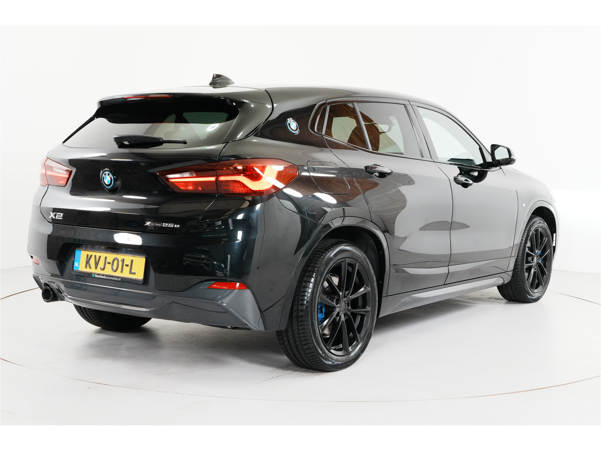 BMW X2 xDrive25e PHEV 220 pk | SOH 93% | M Sport | Pano | Leder | Head-up |