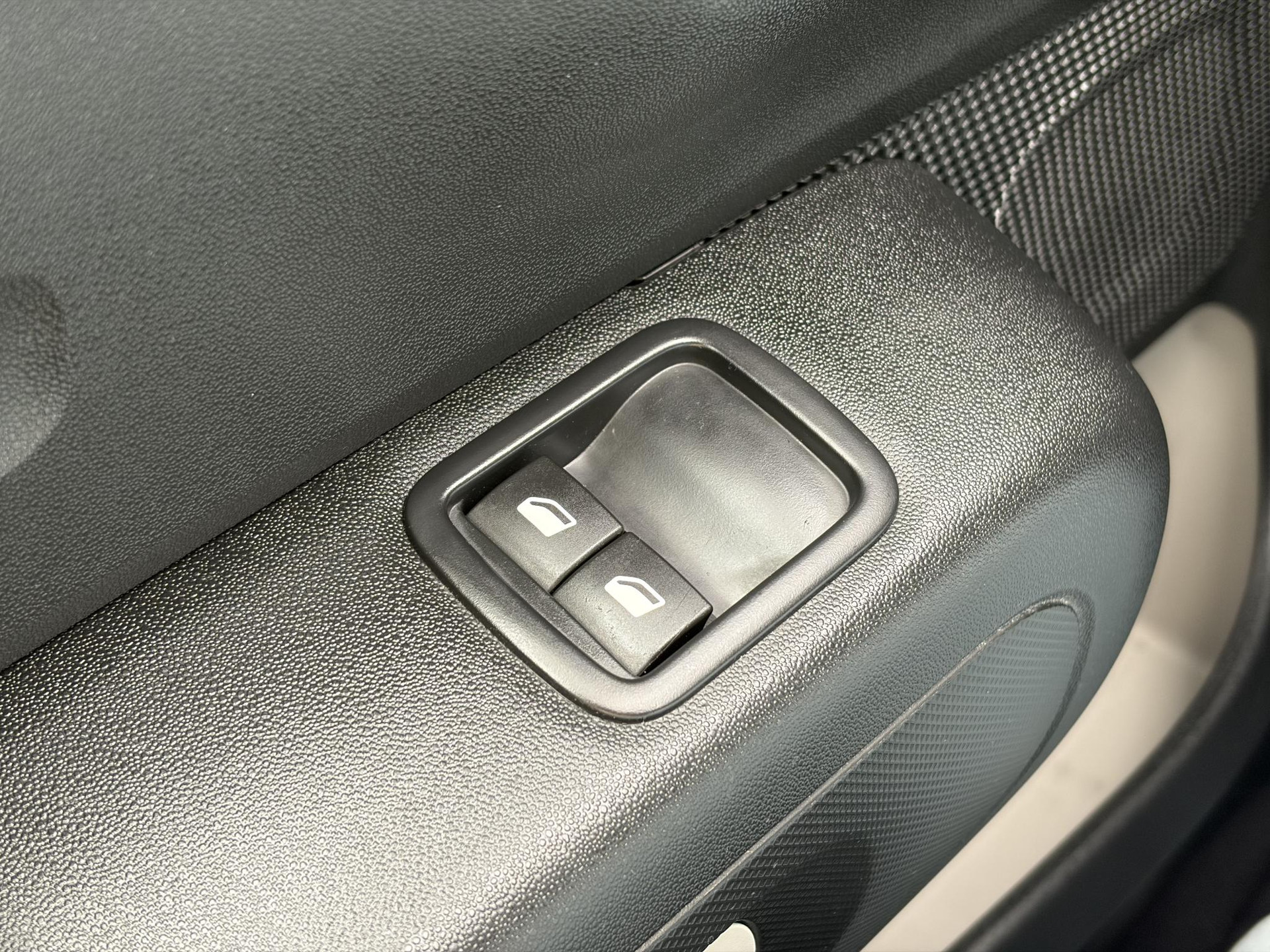 Citroen C3 1.2 PureTech Feel Edition 2e Eigenaar,Navi,Carplay,Clima,Cruise,Pdc,Rijstrooksensor,Lm velgen,N.A.P,Net beurt gehad,Bj 12-2017,Apk tot 02-2027