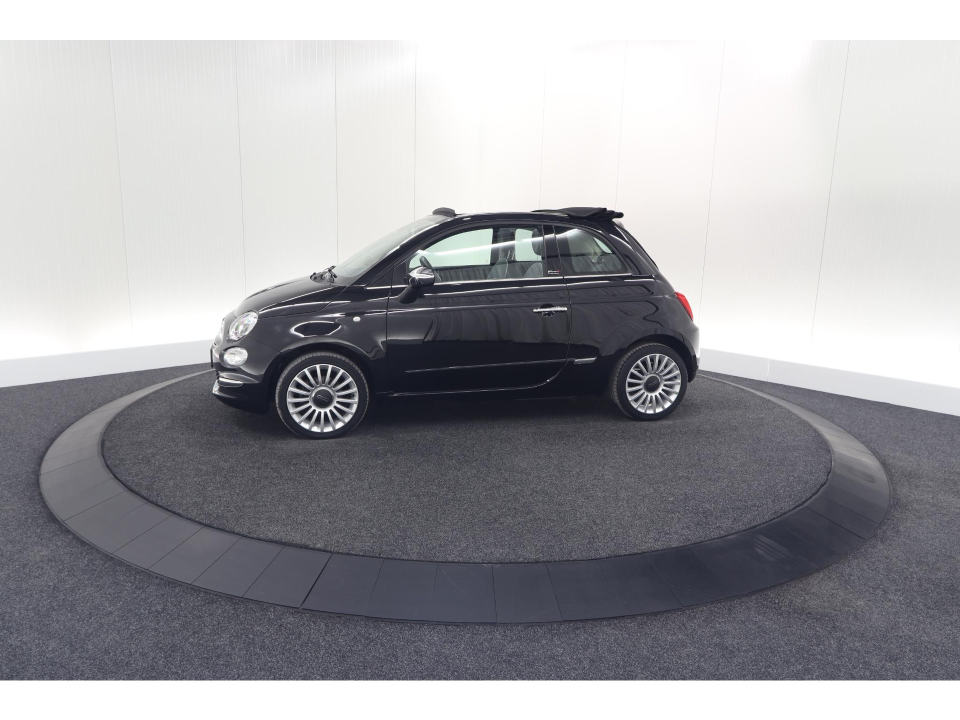 Fiat 500 C TwinAir Turbo Lounge | Parkeersensoren | Climate control | Cruise control | Apple Carplay