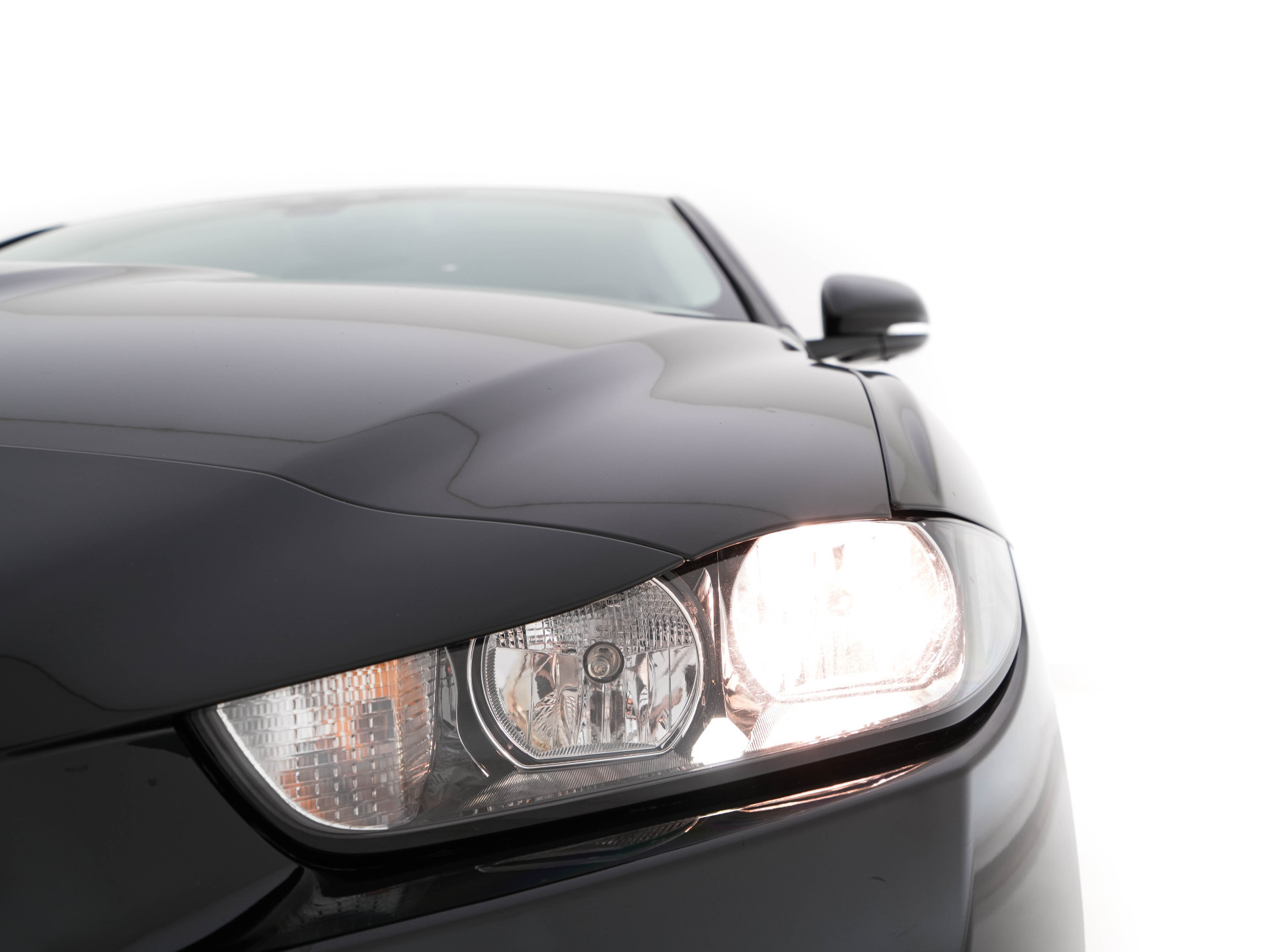 Jaguar XE 2.0 D Pure ( ⚠️ ) Aut. *LEATHER | NAVI-FULLMAP | HEATED-COMFORTSEATS | CAMERA | ECC | SHIFT-PADDLES | LANE-ASSIST | PDC | SHIFT-PADDLES | LANE-ASSIST | JAGUAR-AUDIO | CRUISE | 17''ALU*