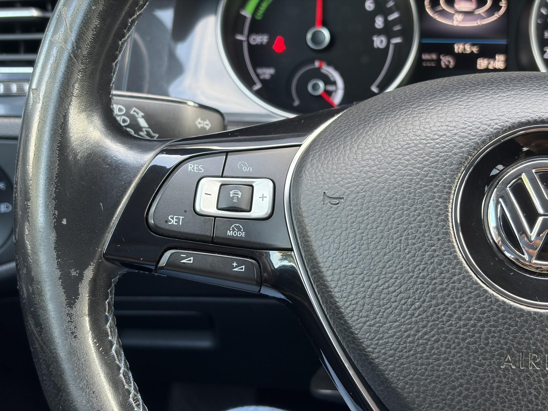 Volkswagen e-Golf ✓SOH 84,55%✓Carplay✓Navi✓LED✓Clima✓Cruise✓Pdc V+A✓Lm velgen✓N.A.P✓Apk tot 07-2027
