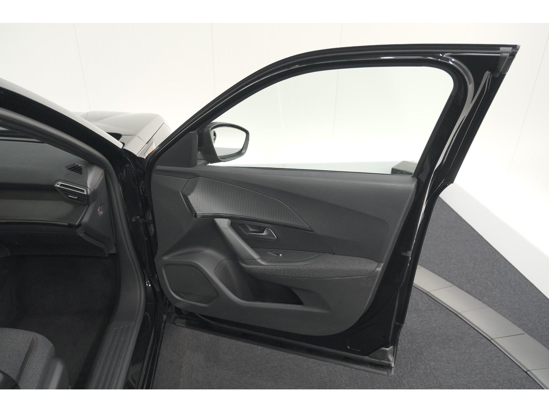 Peugeot 2008 1.2 Hybrid 136 Style | Apple Carplay | Parkeersensoren | Climate control