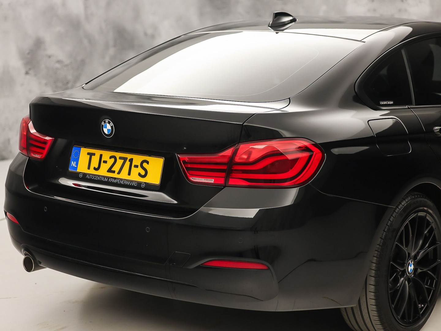 BMW 4-Serie Gran Coupe 418i Executive Sport Black Pack Automaat (NAP, DEALER ONDERHOUDEN, NAVIGATIE, CLIMATE, SPORTSTOELEN, PARKEERSENSOREN, CRUISE, FLIPPERS, NIEUWE APK, NIEUWSTAAT)