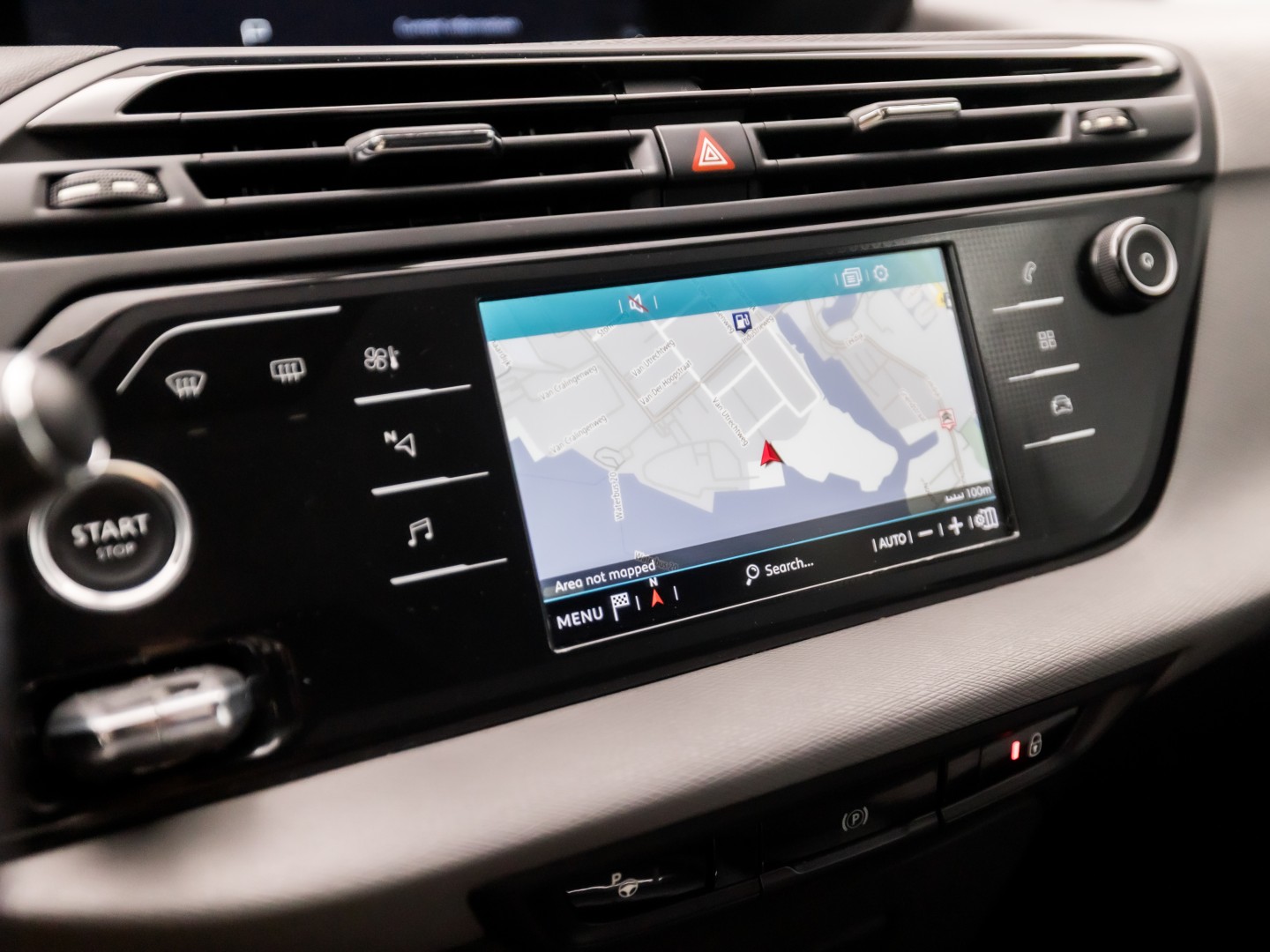 Citroën Grand C4 Picasso 1.2 PureTech Sport 7 Persoons Automaat (APPLE CARPLAY, GROOT NAVI, GETINT GLAS, TREKHAAK, SPORTSTOELEN, CAMERA, CRUISE, NIEUWE APK, NIEUWSTAAT)