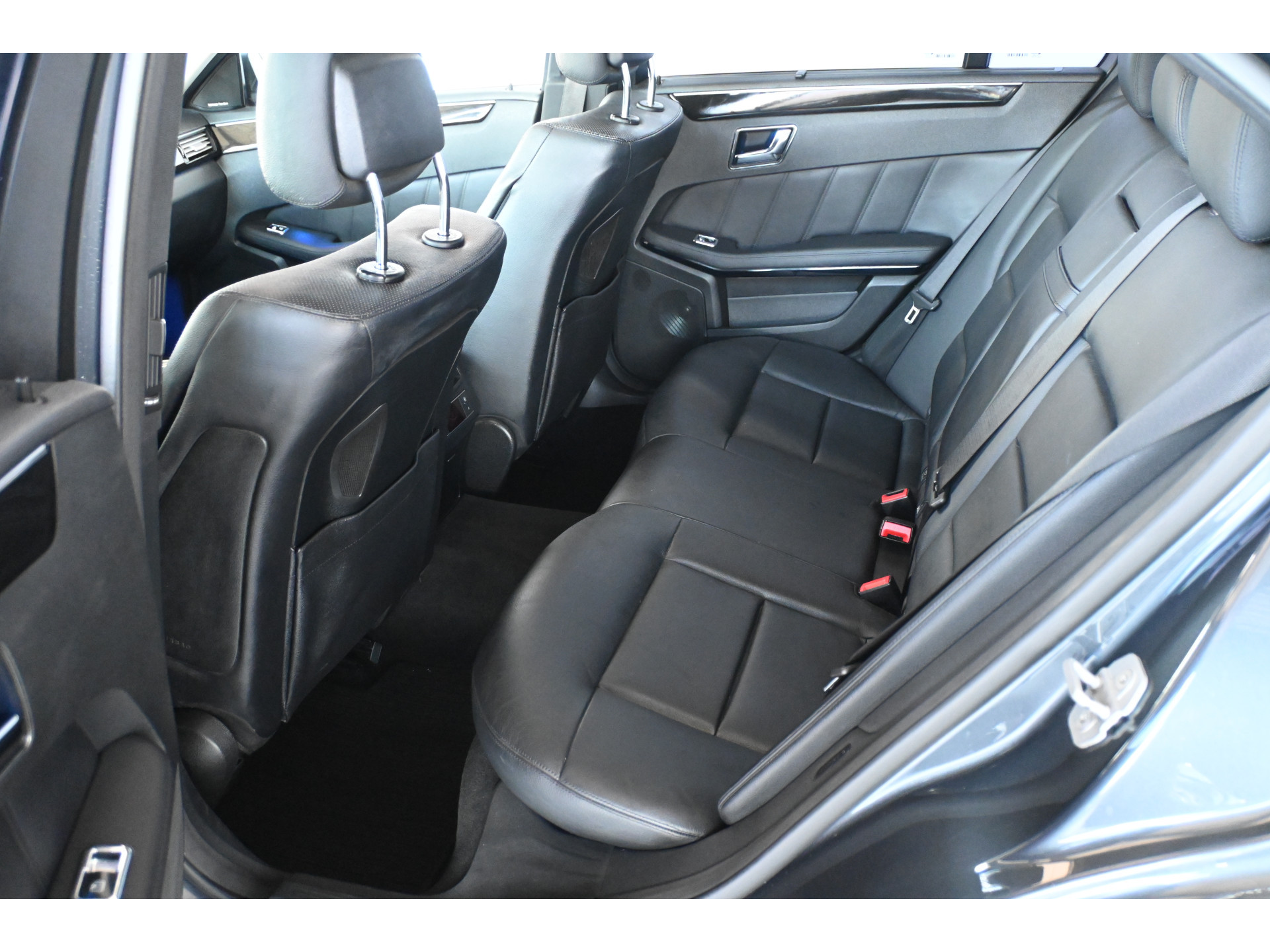 Mercedes-Benz E-klasse 500 Elegance V8 Automaat Clima Panoramadak Trekhaak PDC Stoelverwarming Cruise control Goed Onderhouden! Inruil Mogelijk!