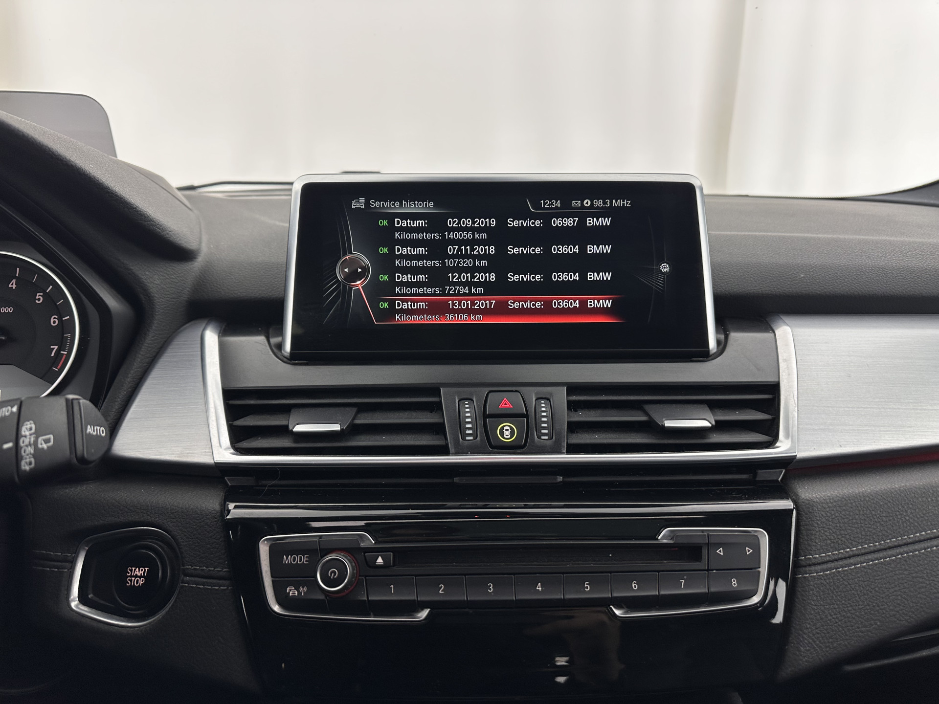 BMW 2-serie Active Tourer 225xeHigh Executive Centennial (Plug-In) Aut. *PANO | LEATHER | FULL-LED | ADAPTIVE-CRUISE | HEATED-SPORTSEATS | NAVI-FULLMAP | HIFI-SOUND | KEYLESS | PRIVACY-GLASS | PDC | TOWBAR | 18''ALU*