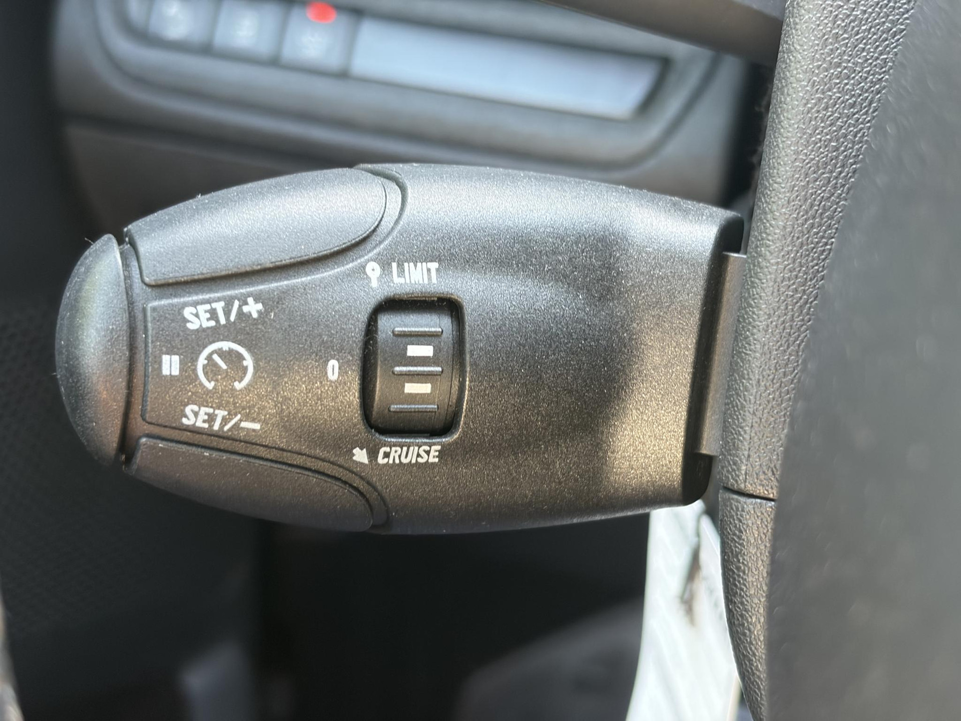 Peugeot 208 1.2 PureTech Allure 1e Eigenaar,D-riem vv in 2023,Afn.Trekhaak,Dealer Onderhouden,Carplay,Navi,Clima,Cruise,Lm velgen,110pk,N.A.P,Pdc,Apk tot 07-2027