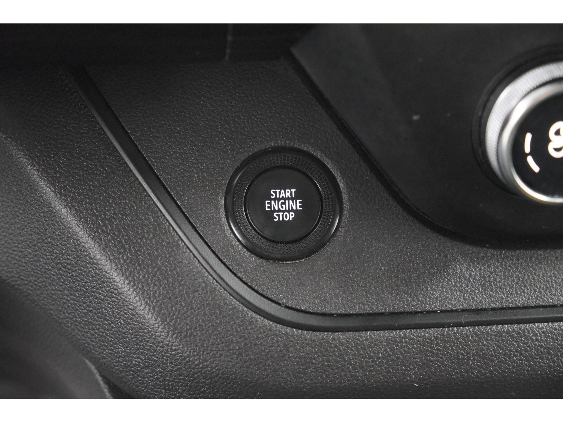 Renault Trafic 2.0 dCi 110 T30 L2H1 Work Edition | Trekhaak | Camera | Navigatie | Sidebars | Betimmering Laadruimte