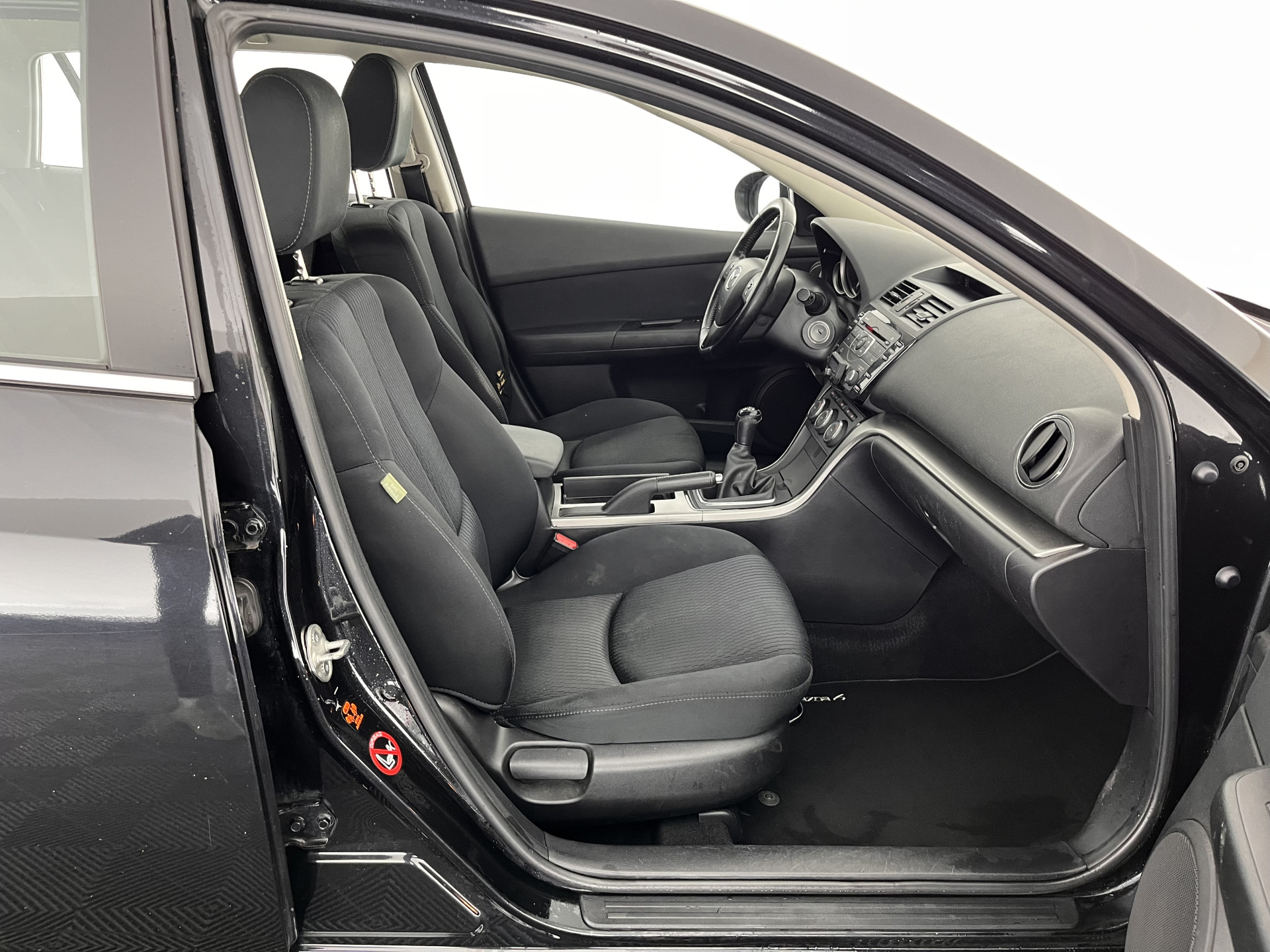 Mazda 6 Sportbreak 2.2 CiTD Business *AIRCO | CRUISE | COMFORT-SEATS | RADIO-CD/MP3 | 16''ALU*