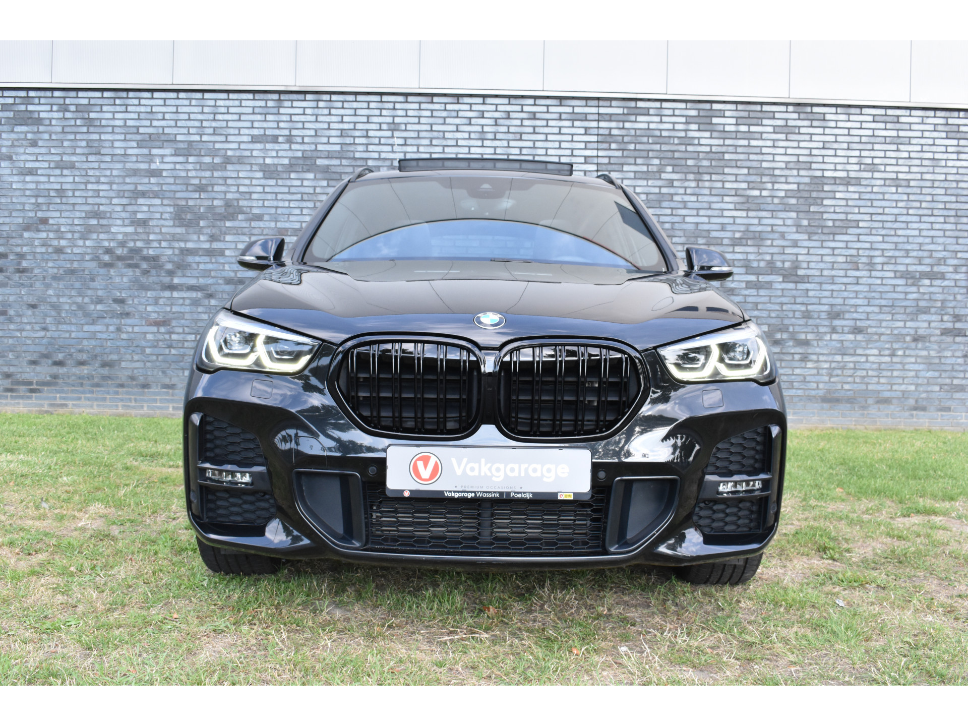 BMW X1 sDrive18i M-Pakket Carplay/Navi Panoradak Automaat Led Stoelverwarming
