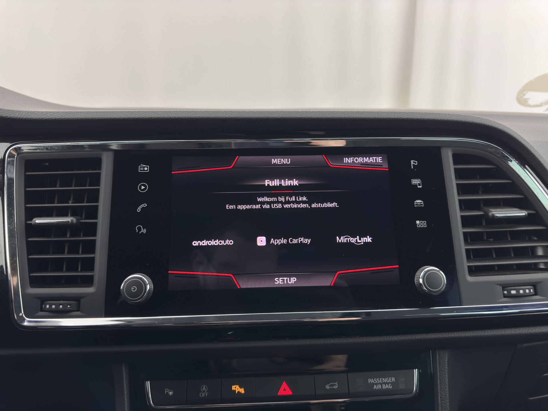 SEAT Ateca 1.5 TSI FR Business Intense (INCL-BTW) *FULL-LED | SPORT-SEATS | NAVI-FULLMAP | LEATHER-MICROFIBRE | CAMERA | KEYLESS | DAB+ | CARPLAY | ECC | PDC | CRUISE | TOWBAR | 18''ALU*