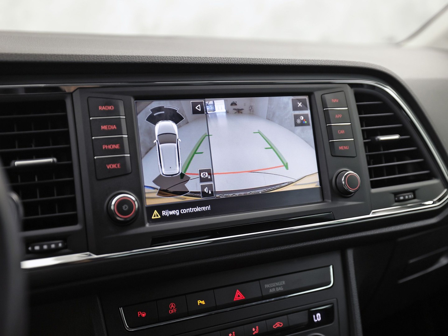 SEAT Ateca 1.0 TSI Sport (GROOT NAVI, APPLE CARPLAY, CAMERA, GETINT GLAS, LM VELGEN, CLIMATE, AUTOMATISCH INPARKEREN, NIEUWE APK)