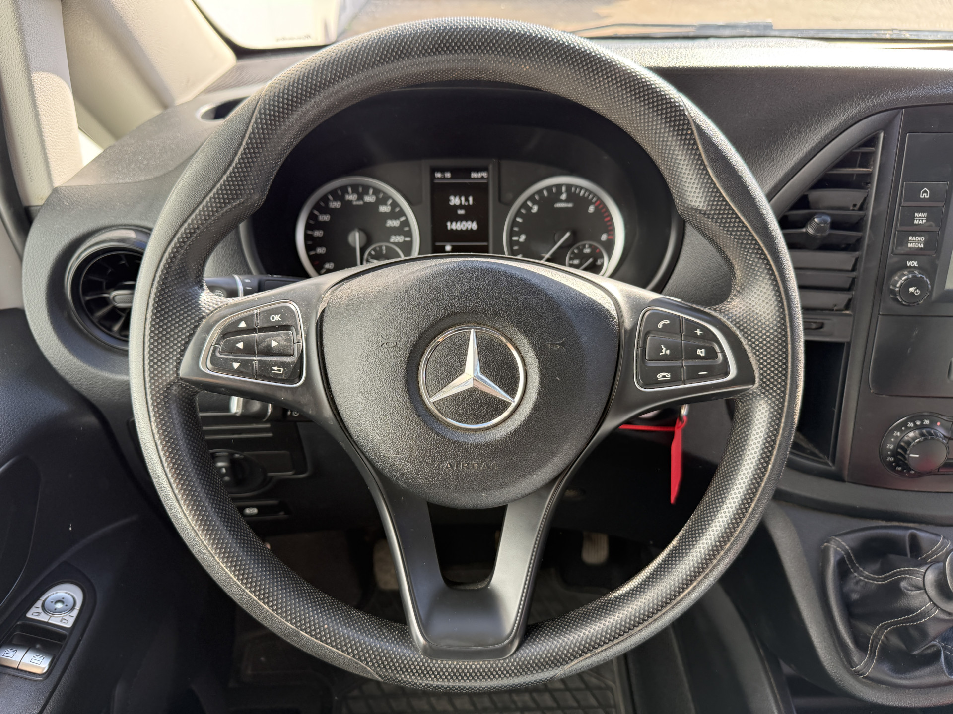 Mercedes-Benz Vito 114 1.9 CDI 136PK Dubbele Cabine L2H1 5 Stoelen Climate Control Cruise Control Trekhaak Carplay Camera