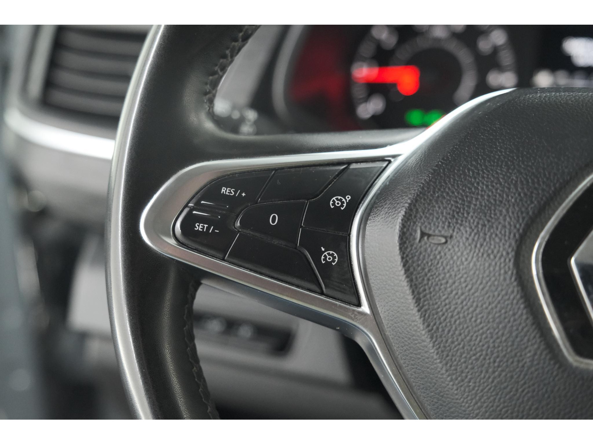 Renault Trafic 2.0 dCi 110 T30 L2H1 Work Edition | Trekhaak | Camera | Navigatie | Sidebars | Betimmering Laadruimte