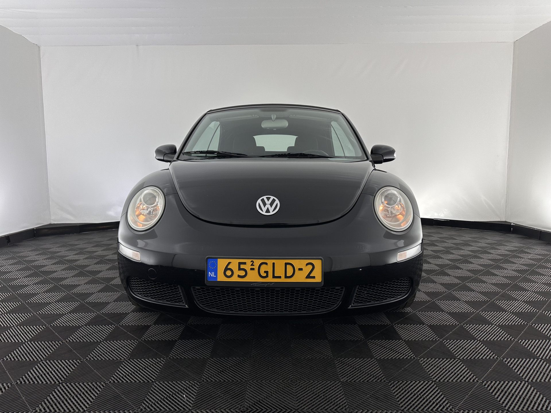 Volkswagen New Beetle Cabriolet 1.6 Highline *AIRCO | CRUISE | COMFORTSEATS | RADIO-CD/MP3 | 17''ALU*