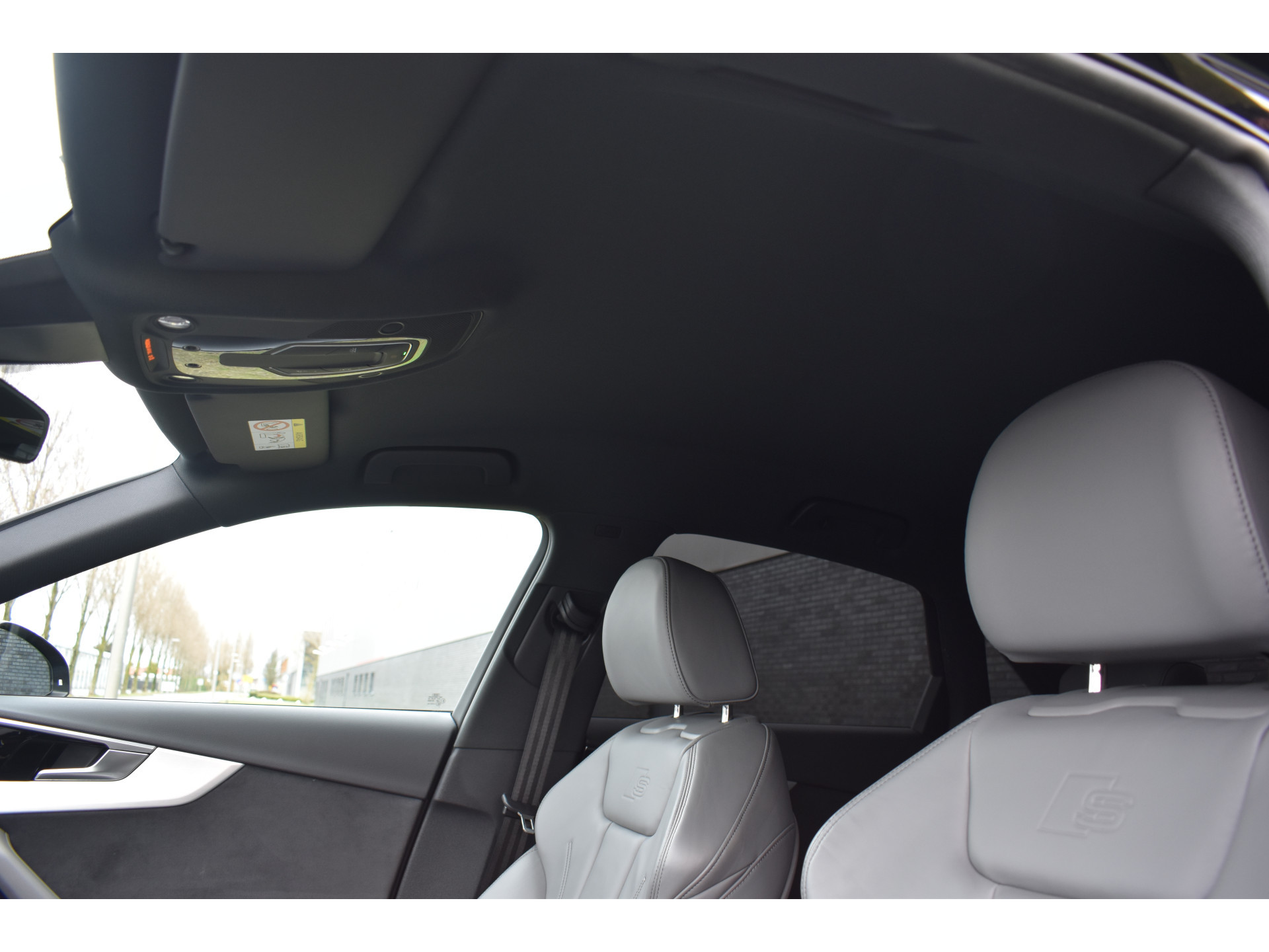 Audi A4 Limousine 35 TFSI S-line 2.0 Mild Hybrid S-line black-line Automaat Leder interieur