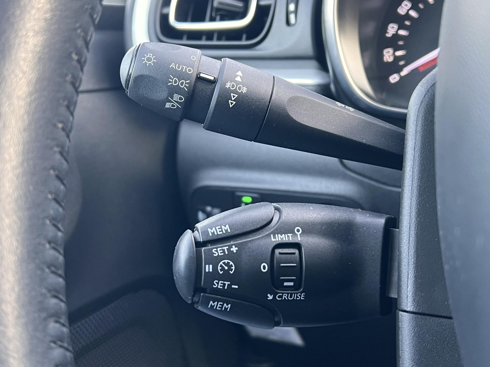 Citroen C3 1.2 PureTech S&S Shine 110pk,D-riem vv in 2023,2e Eigenaar,Camera,Navi,Clima,Cruise,Pdc V+A,APK tot 01-2027