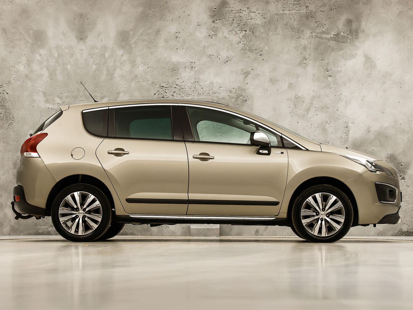 Peugeot 3008 1.2 PureTech Sport (PANORAMADAK, NAVIGATIE, CLIMATE, GETINT GLAS, SPORTSTOELEN, CRUISE, PARKEERSENSOREN, NIEUWSTAAT)