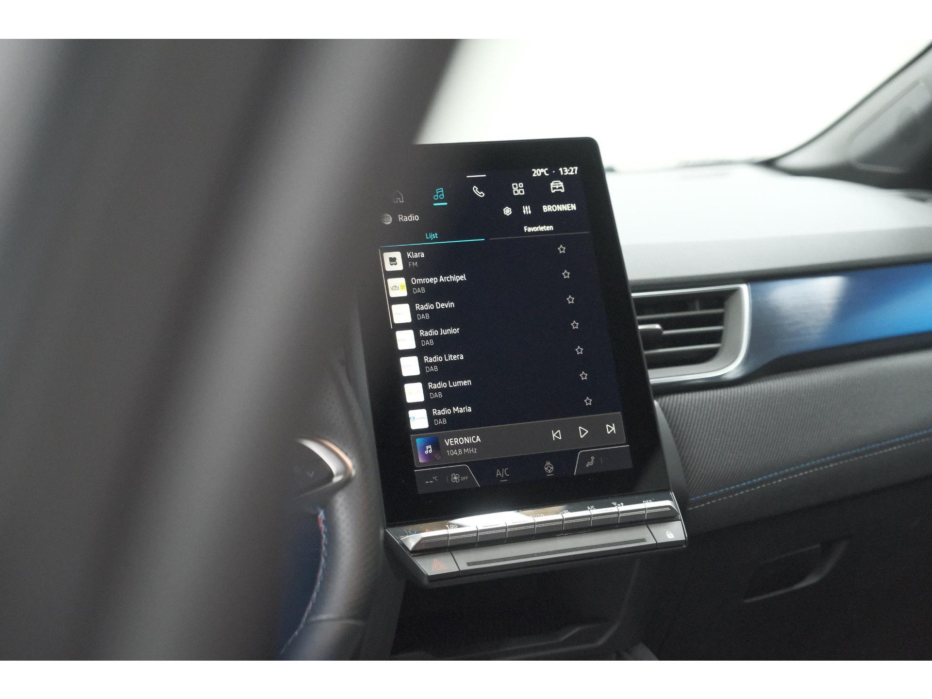 Renault Captur 1.8 E-Tech full hybrid 160 esprit Alpine | 360 Camera | Adaptieve Cruise Control | Dodehoekdetectie | Stuurwielverwarming