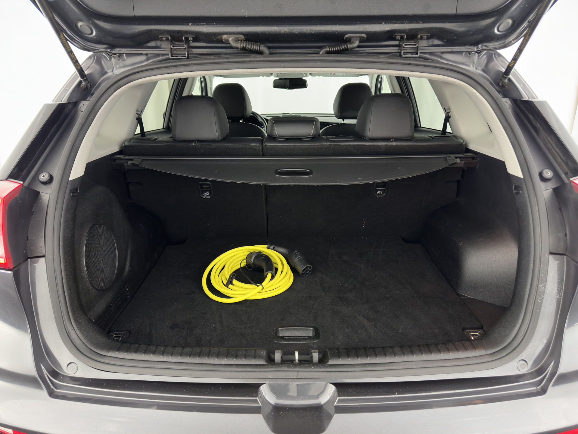 Kia e-Niro ExecutiveLine 64 kWh (3-Fase) {SOH-100%) (INCL-BTW)  Aut *HEATPUMP | LEATHER | FULL-LED | NAVI-FULLMAP | ADAPTIVE-CRUISE | CAMERA | MEMORY-PACK | LANE-ASSIST | KEYLESS | DIGI-COCKPIT | PRIVACY-GLASS | AMBIENT-LIGHT | 17"ALU*