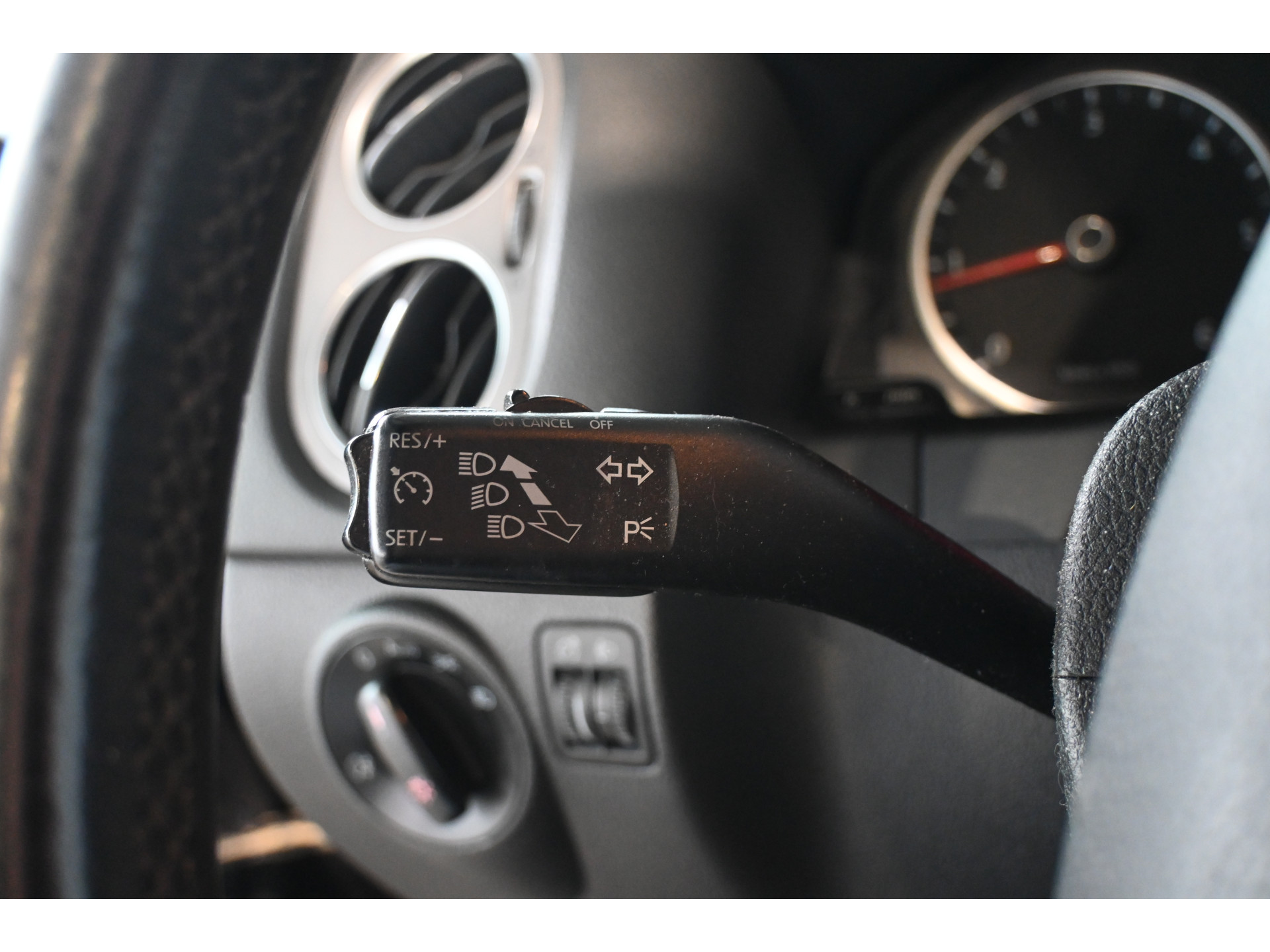 Volkswagen Tiguan 2.0 TDI Automaat DSG Sport&Style 4Motion Clima Cruise control Trekhaak Leder Lichtmetaal Inruil mogelijk