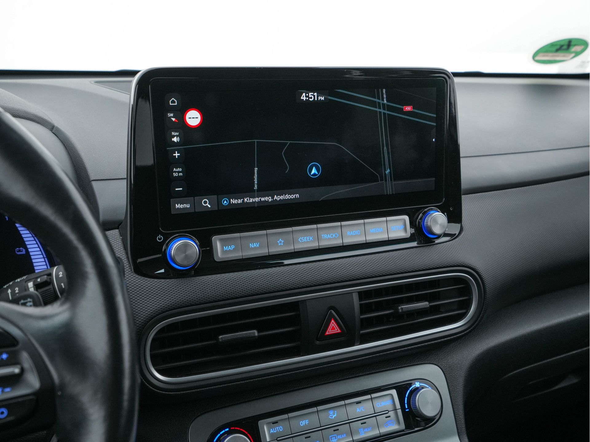 Hyundai Kona EV Premium 64 kWh ( Fase-3 ) { SOH-96%) (INCL-BTW) *AUT | HEAT-PUMP | NAVI-FULLMAP | KEYLESS | CAMERA | DAB | ECC | PDC | ADAPTIVE-CRUISE | CCS-FASTLOADER | LANE-ASSIST | HEATED-COMFORTSEATS | 17''ALU*