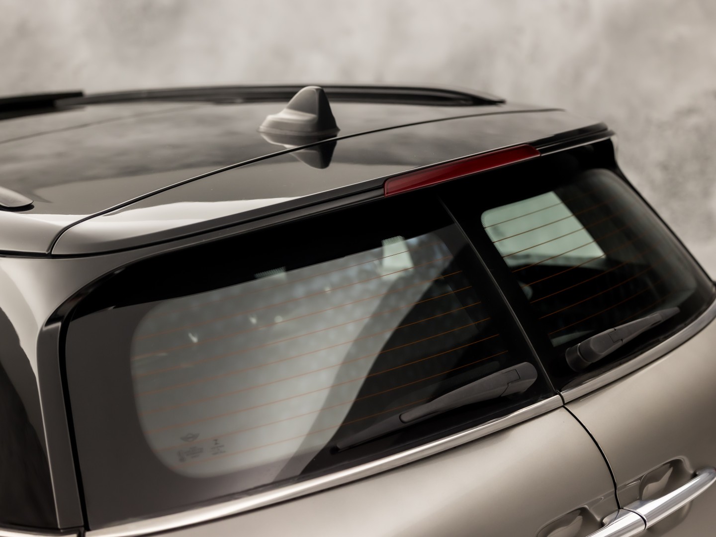 MINI Clubman 2.0 Cooper S Chilli 192Pk Automaat (PANORAMADAK, GROOT NAVI, MEMORY SEAT, LEDER, HARMAN/KARDON, CAMERA, STOELVERWARMING, LED KOPLAMPEN, NIEUWSTAAT)