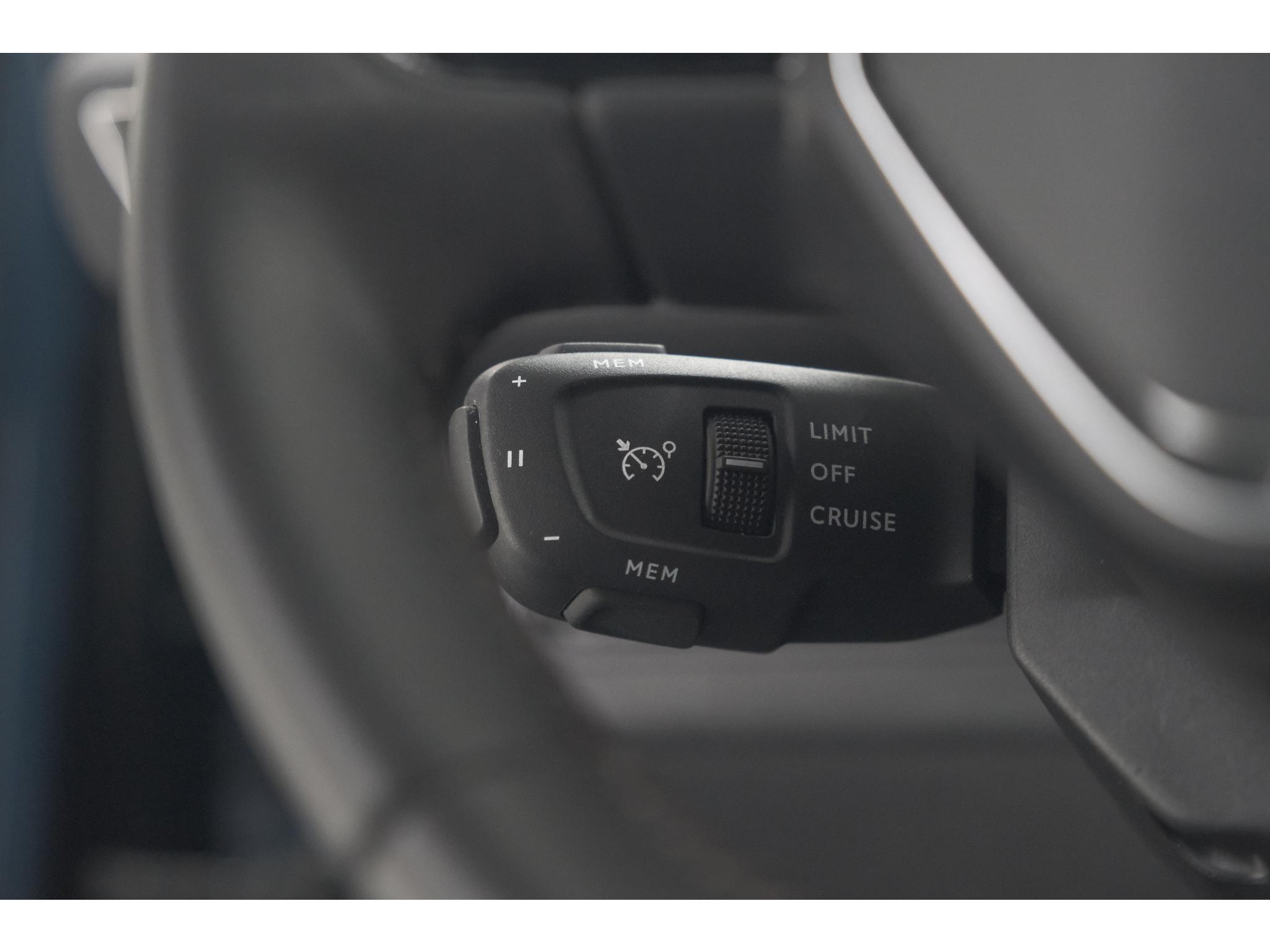 Peugeot 5008 PureTech 130 EAT8 Active Pack | 7 Zitplaatsen | Camera | Navigatie | Apple Carplay | Parkeersensoren