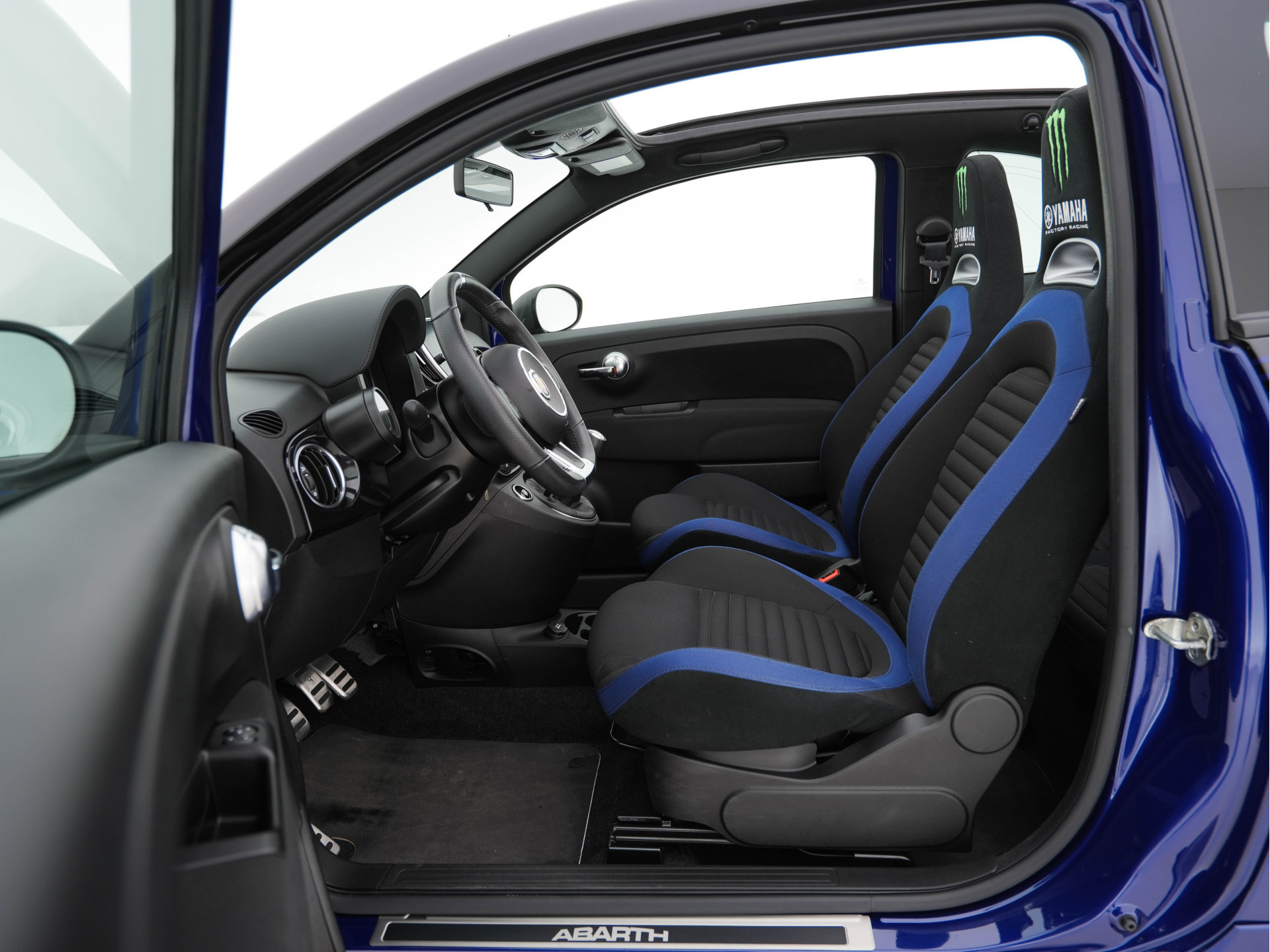 Abarth 500 C 1.4 T-Jet 595 Yamaha Factory Racing Edition Monster [ 1 of 2000 ] (INCL-BTW ) *! POCKET-ROCKET ! | NAVI-FULLMAP | XENON | CARPLAY | SPORT-EXHAUST | DAB | SPORT-SEATS | 17"ALU*