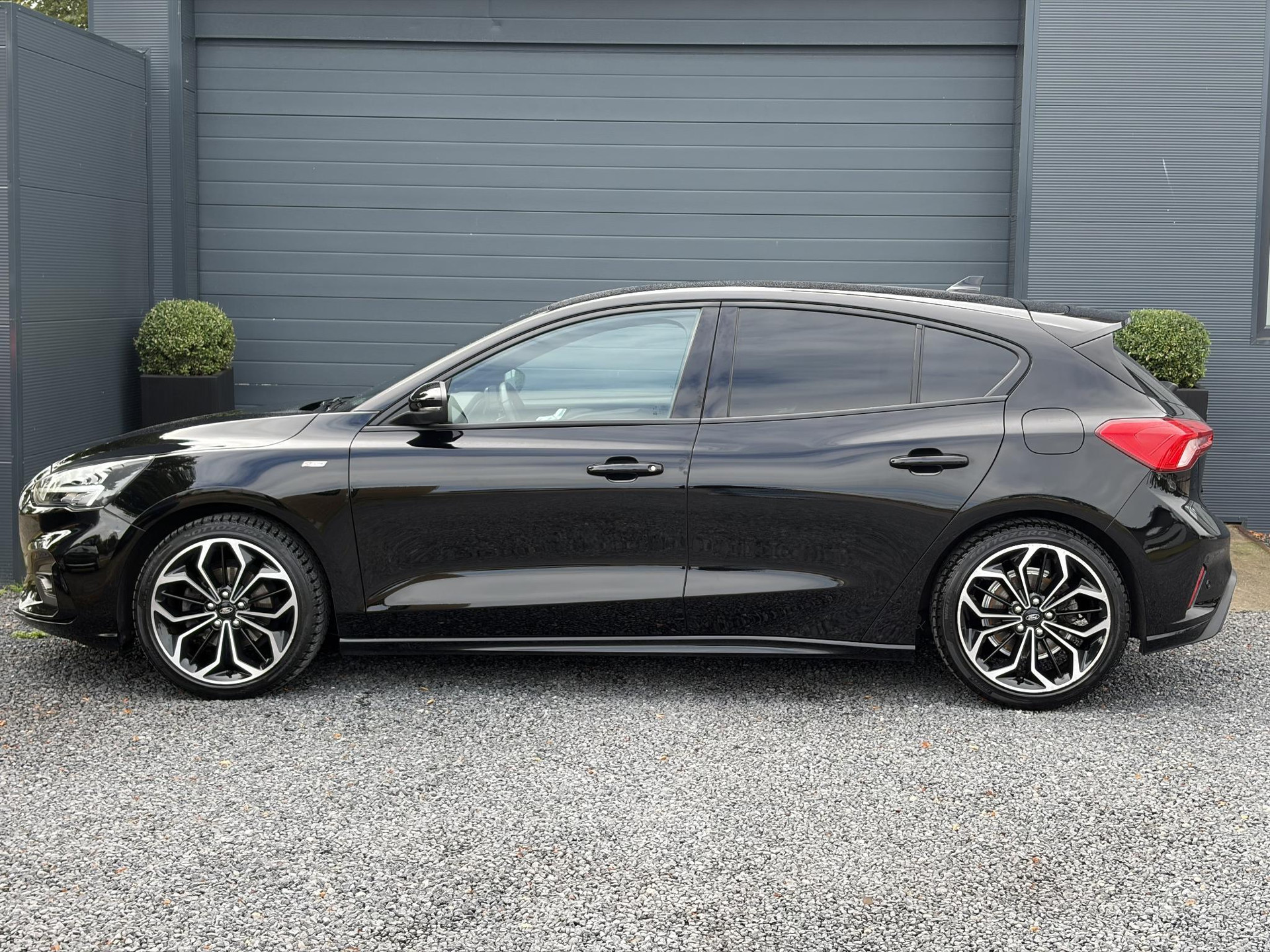 Ford Focus 1.0 EcoBoost ST Line Business 2e Eigenaar l Navi l Clima l Cruise l 125pk l Keyless l Pdc V+A l 18 '' Lmv  l N.A.P l Apk tot 02-2028