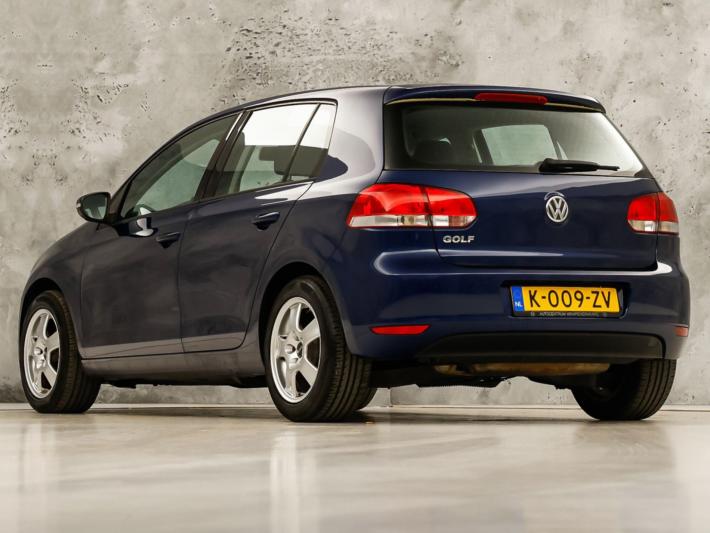 Volkswagen Golf 1.4 Sportline (CLIMATE, GETINT GLAS, LM VELGEN, SPORTSTOELEN, ARMSTEUN, NIEUWE APK, NIEUWSTAAT)