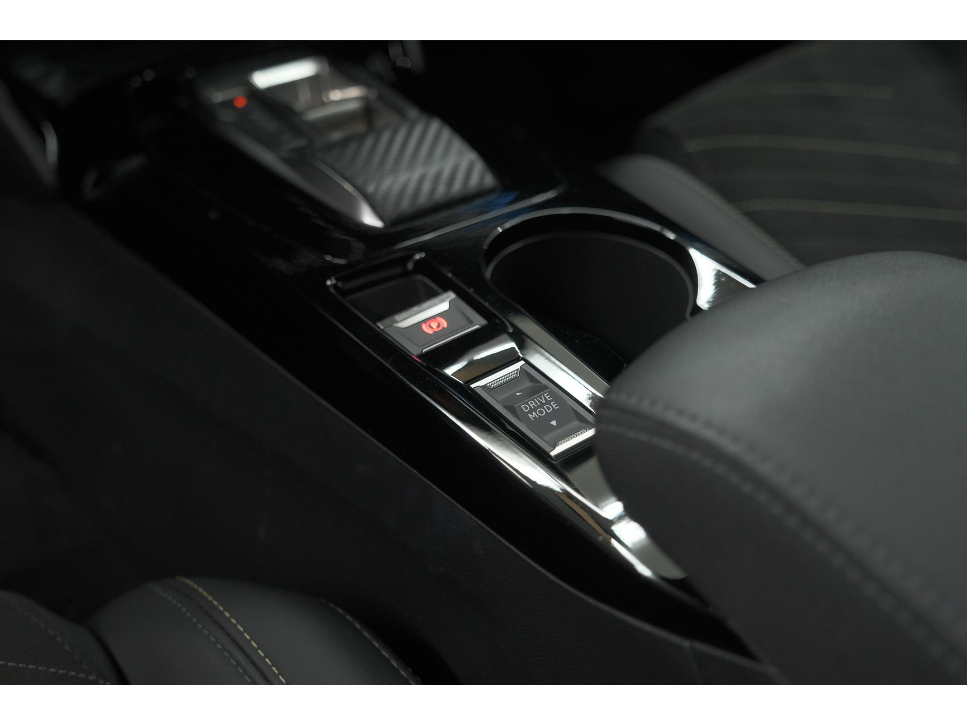 Peugeot 208 1.2 Hybrid 145 e-DCS6 GT | Alcantara Pakket | Camera | Apple Carplay | Stoelverwarming