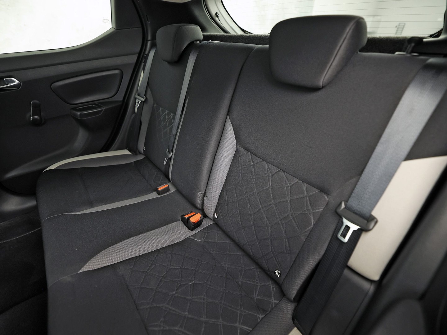 Nissan Micra 0.9 IG-T N-Connecta Sport (NAVIGATIE, CLIMATE, CAMERA, GETINT GLAS, SPORTSTOELEN, ELEK RAMEN, CRUISE, NIEUWSTAAT)
