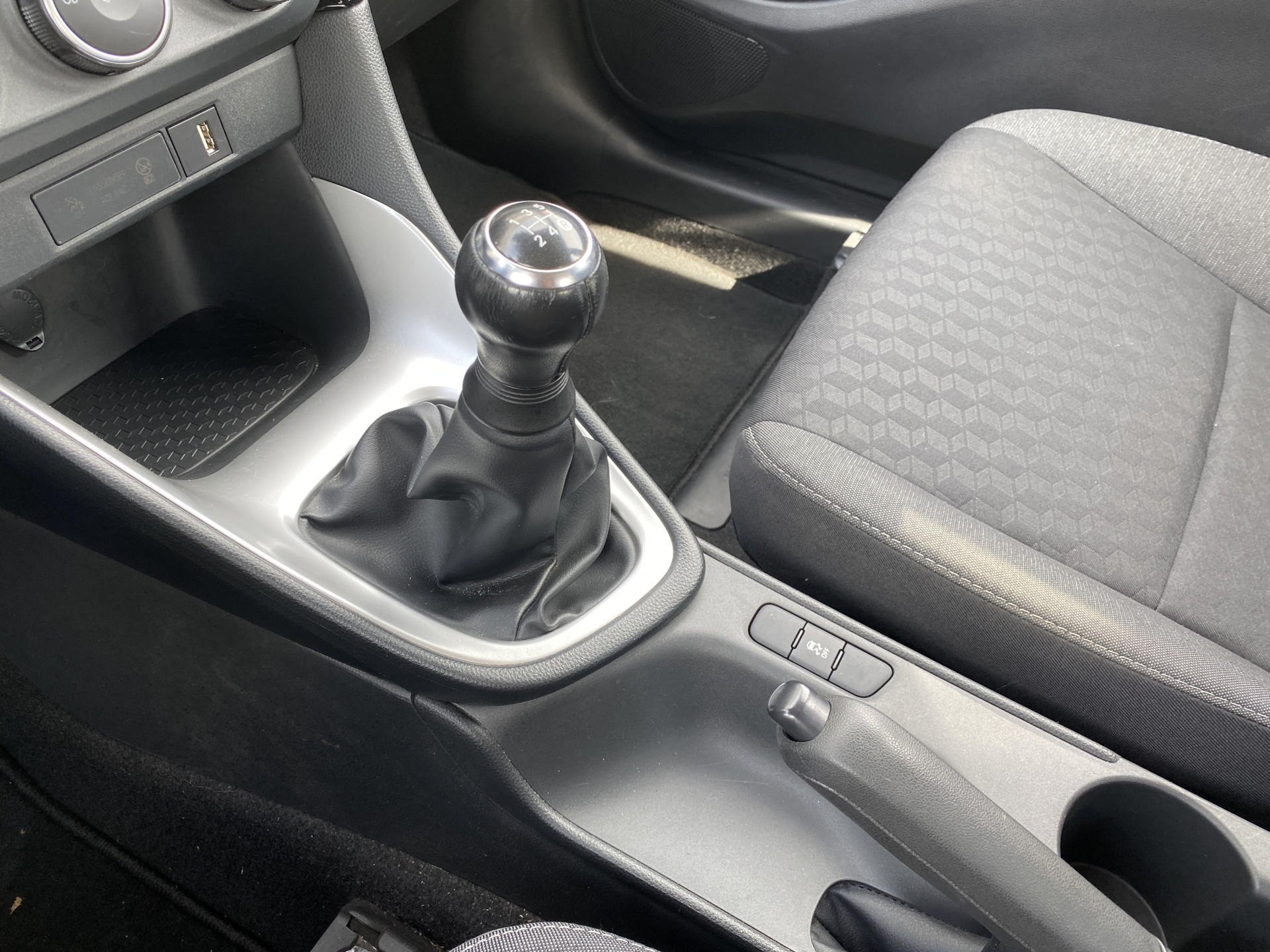 Toyota Yaris 1.0 VVT-i Active | 1e eigenaar | apple carplay/android auto | trekhaak | camera | adaptieve cruise | BTW