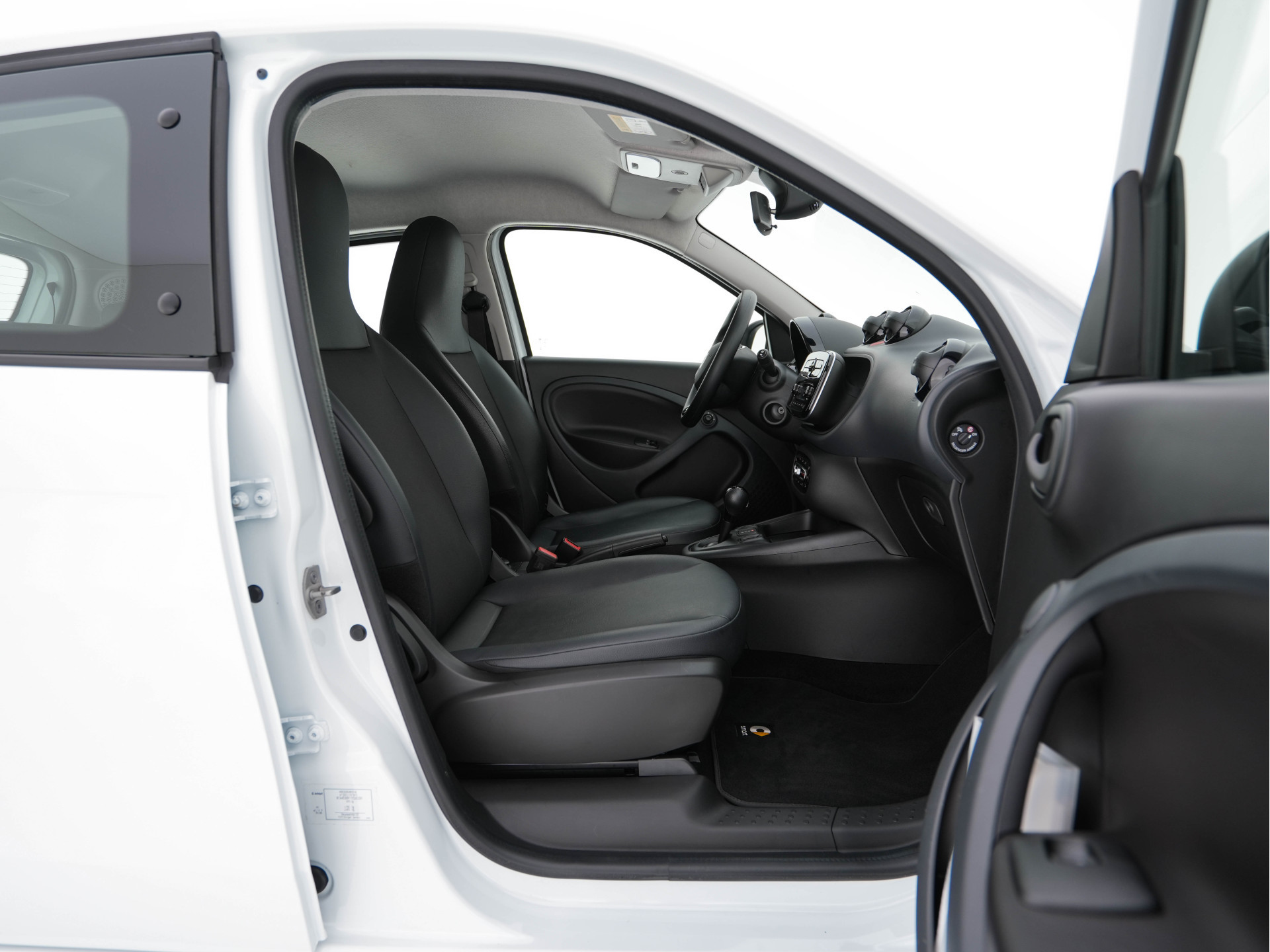 Smart forfour EQ Essential 18 kWh [ 3-Fase ] (INCL-BTW) Aut. *LEATHER | AIRCO | CRUISE | DAB+ | COMFORT-SEATS | 15''ALU*