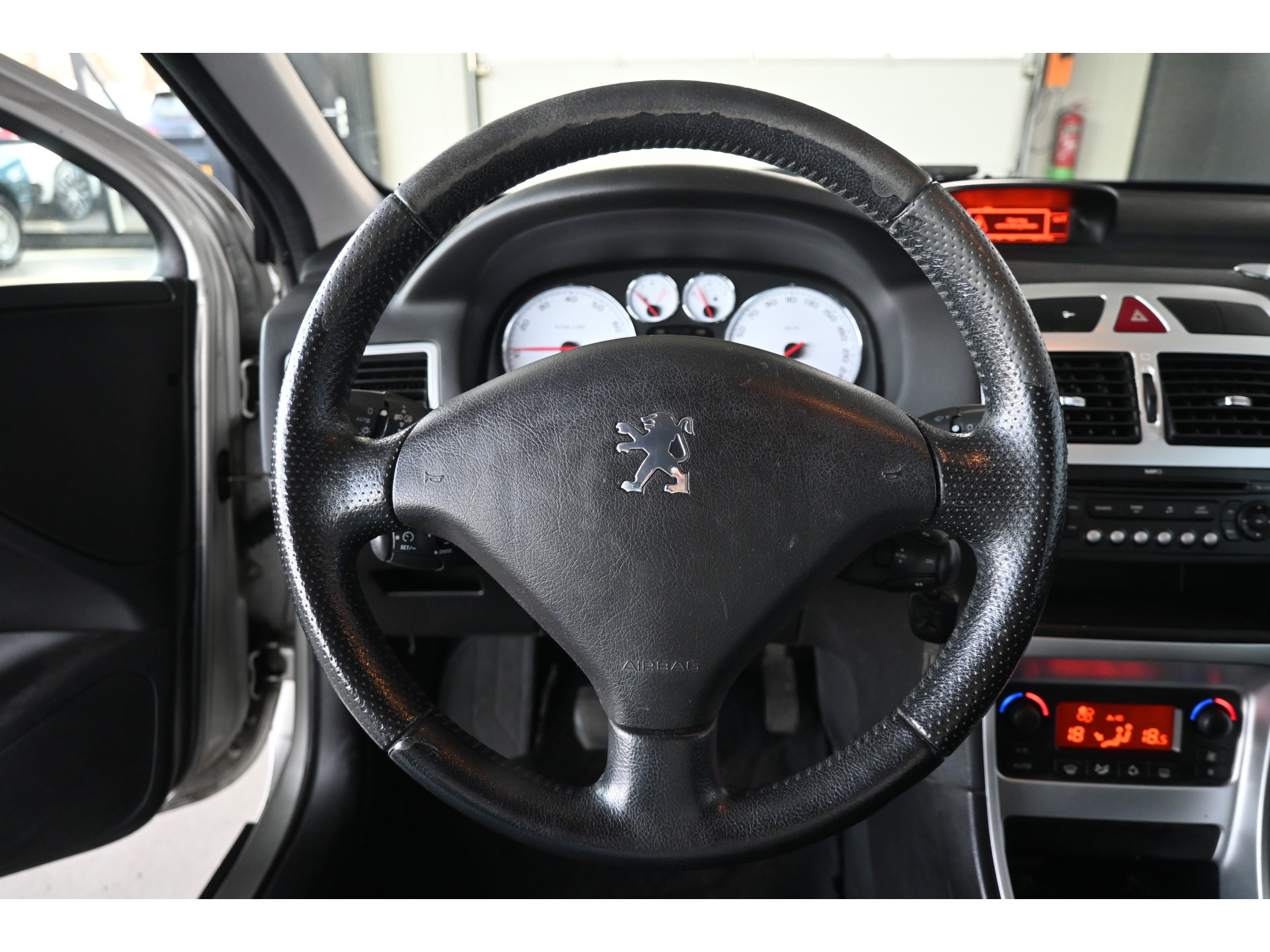 Peugeot 307 1.4-16V Premium Clima Cruise Control Trekhaak Nieuwe APK! Inruil Mogelijk!