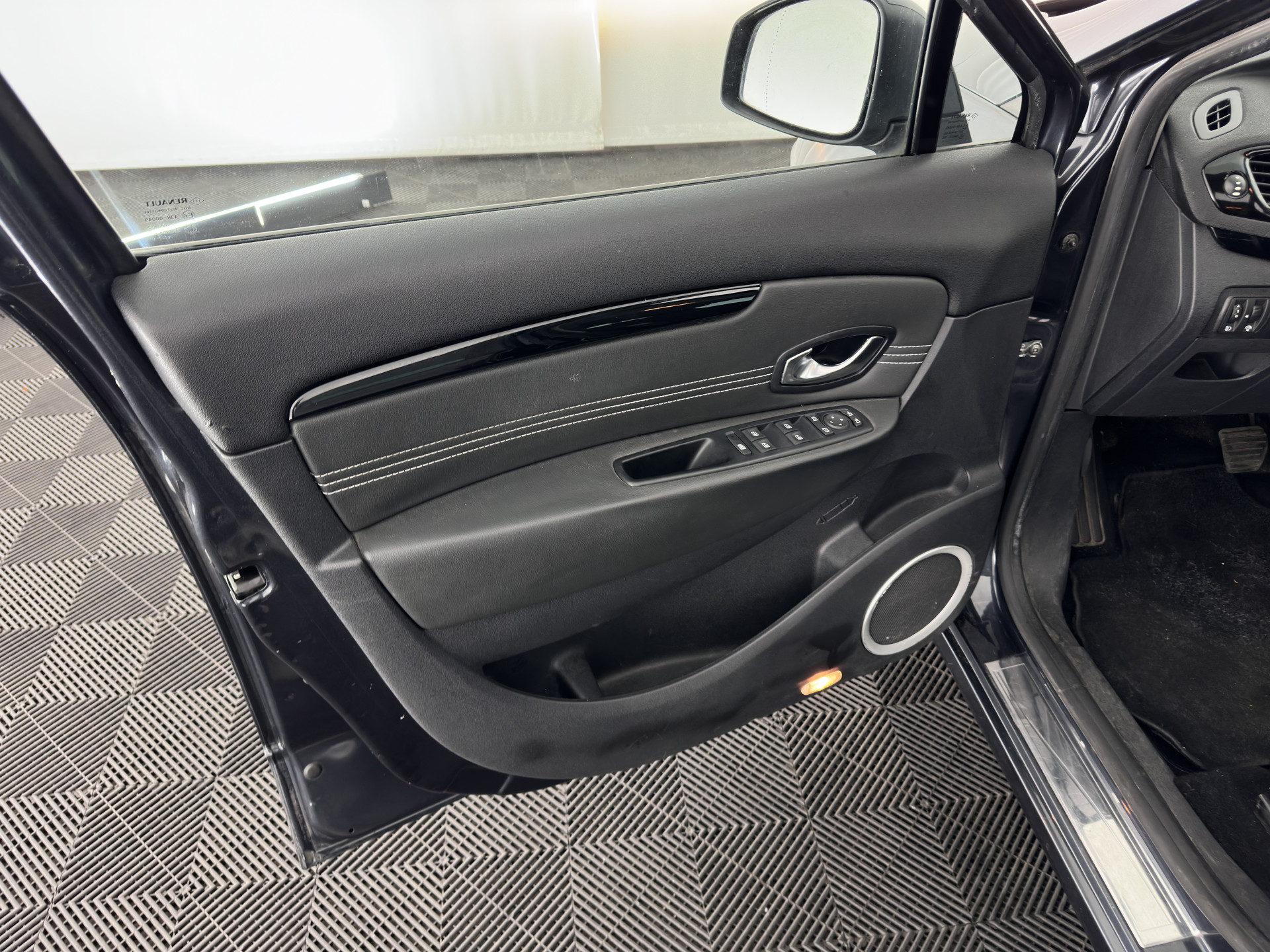 Renault Scénic 2.0 Aut. *PANO | LEATHER-FABRIC | NAVI-FULLMAP | KEYLESS | ECC | DIGIT-COCKPIT | PDC | CRUISE | TOWBAR |  17''ALU*