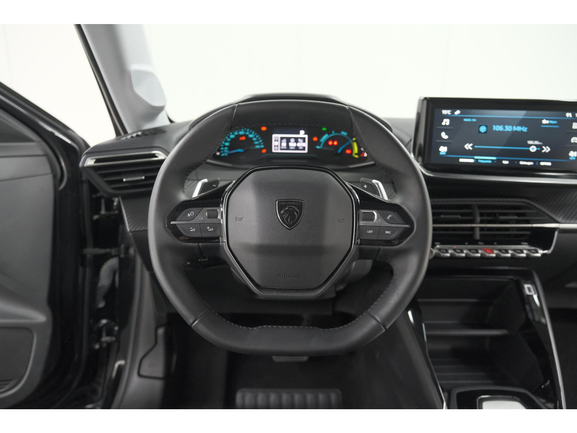 Peugeot 208 1.2 Hybrid 110 e-DCS6 Style | Parkeersensoren | Apple Carplay | Cruise Control | Airco