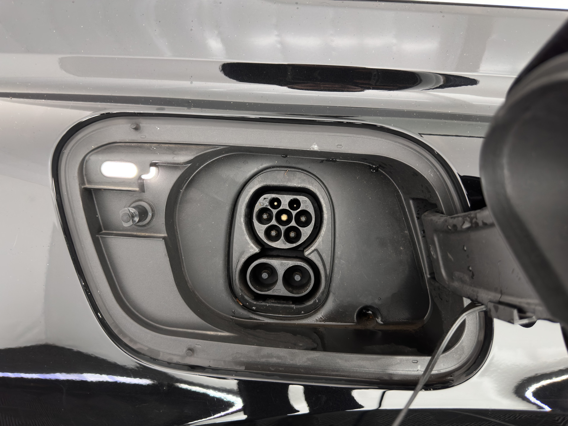 Audi Q4 e-tron 40 Launch Edition Advanced 77 kWh [ 3-Fase ] {SOH-88%} (INCL-BTW) *MATRIX-LED | NAVI-FULLMAP | KEYLESS | CAMERA | DIGI-COCKPIT | DAB | AMBIENT-LIGHT | HEATED-SPORTSEATS | TOWBAR | 19''ALU*