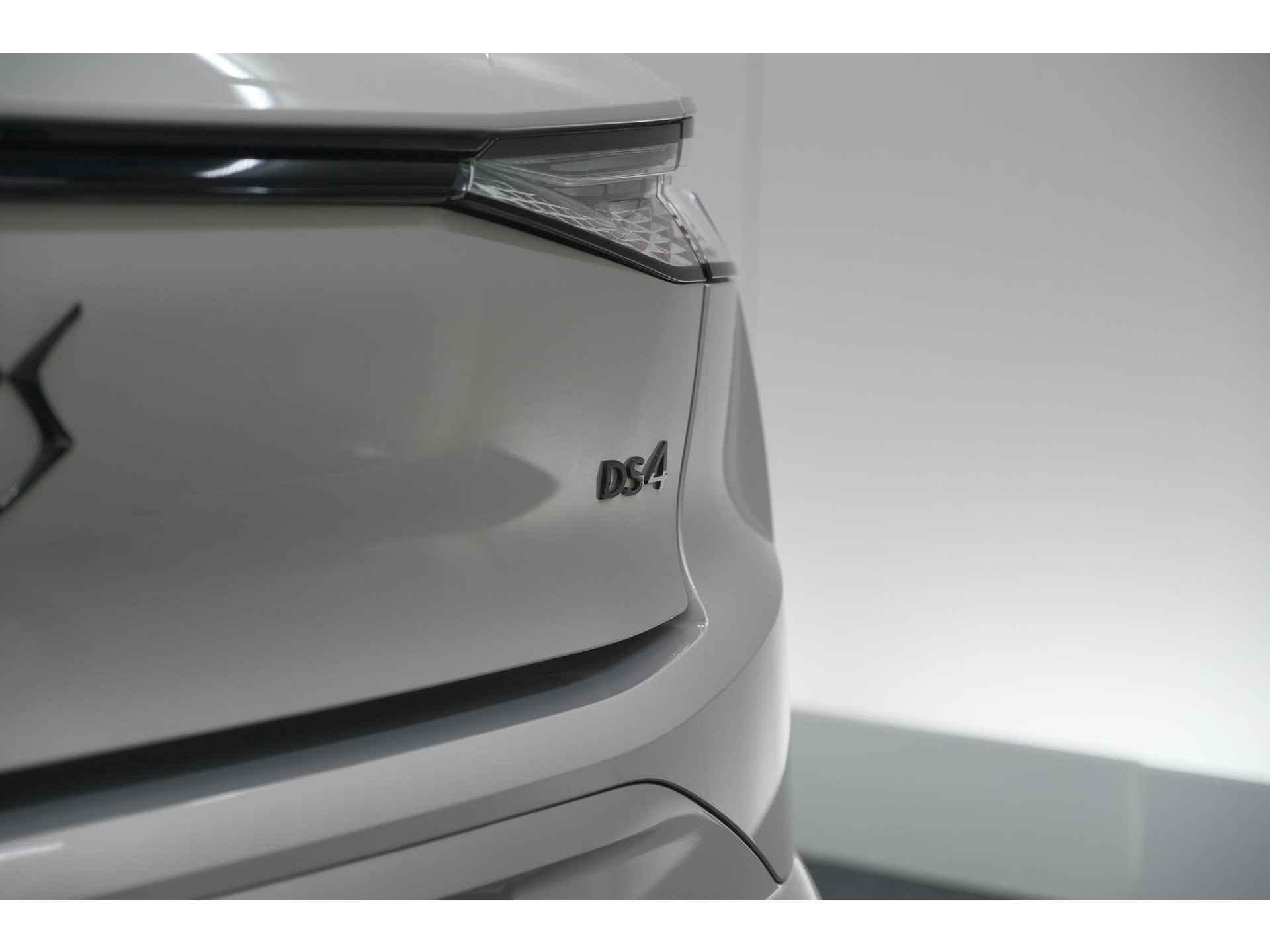 DS 4 PureTech 130 EAT8 Performance Line | Camera | Apple Carplay | Alcantara® bekleding | Parkeersensensoren