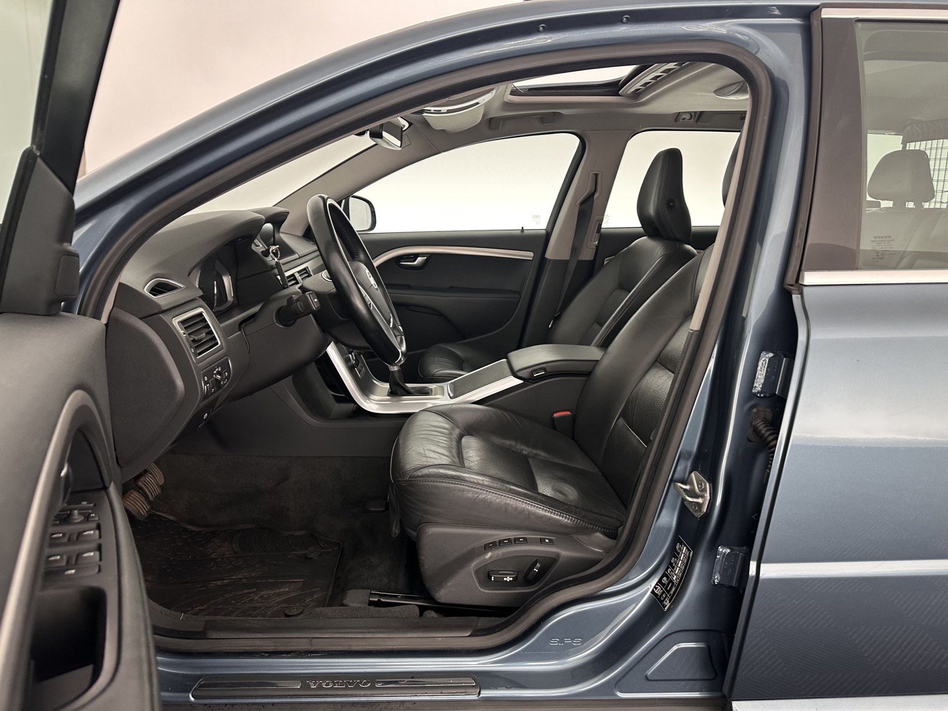 Volvo V70 1.6 D2 Nordic+ *PANO | LEATHER | XENON | MEMORY-PACK | COMFORT-SEATS | NAVI-FULLMAP | ECC | PDC | CRUISE | 17''ALU*