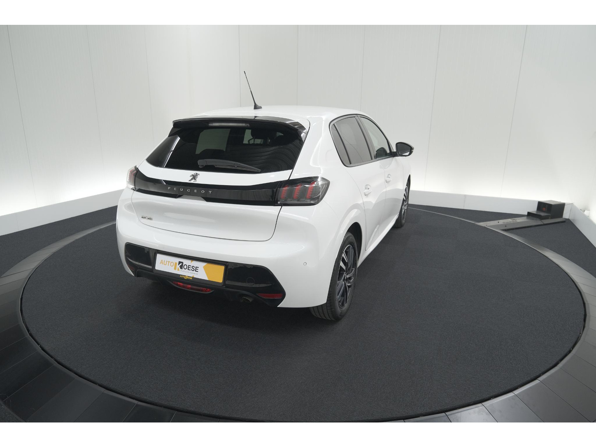 Peugeot 208 PureTech 100 PK Allure | Apple Carplay | Parkeersensoren | Lichtmetalen velgen