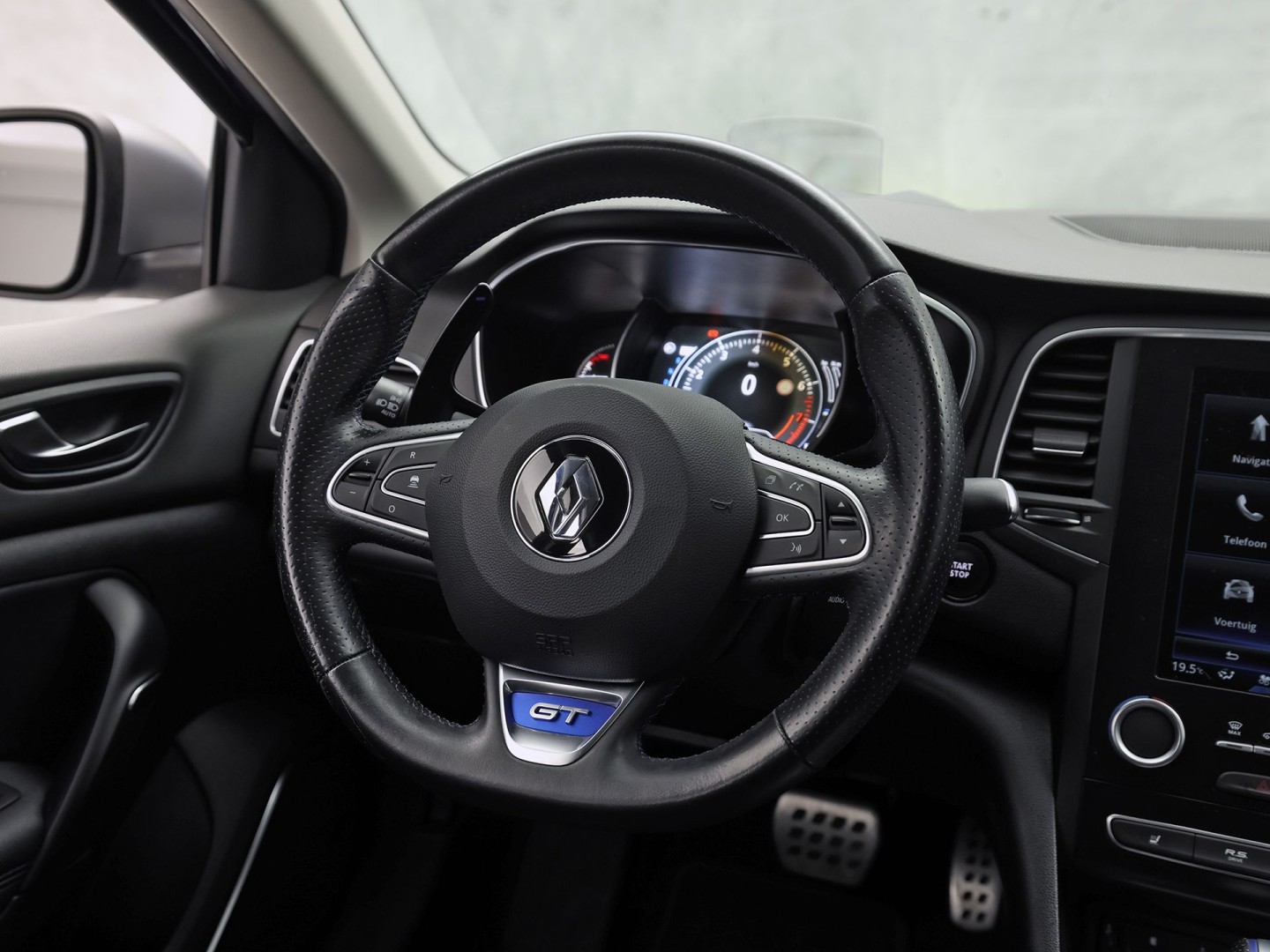Renault Mégane Estate 1.6 TCe GT 205Pk Automaat (VIRTUAL COCKPIT, GROOT NAVI, KUIPSTOELEN, HEAD-UP DISPLAY, CAMERA, ADAPTIVE CRUISE, BOSE, STOELVERWARMING, NIEUWSTAAT)